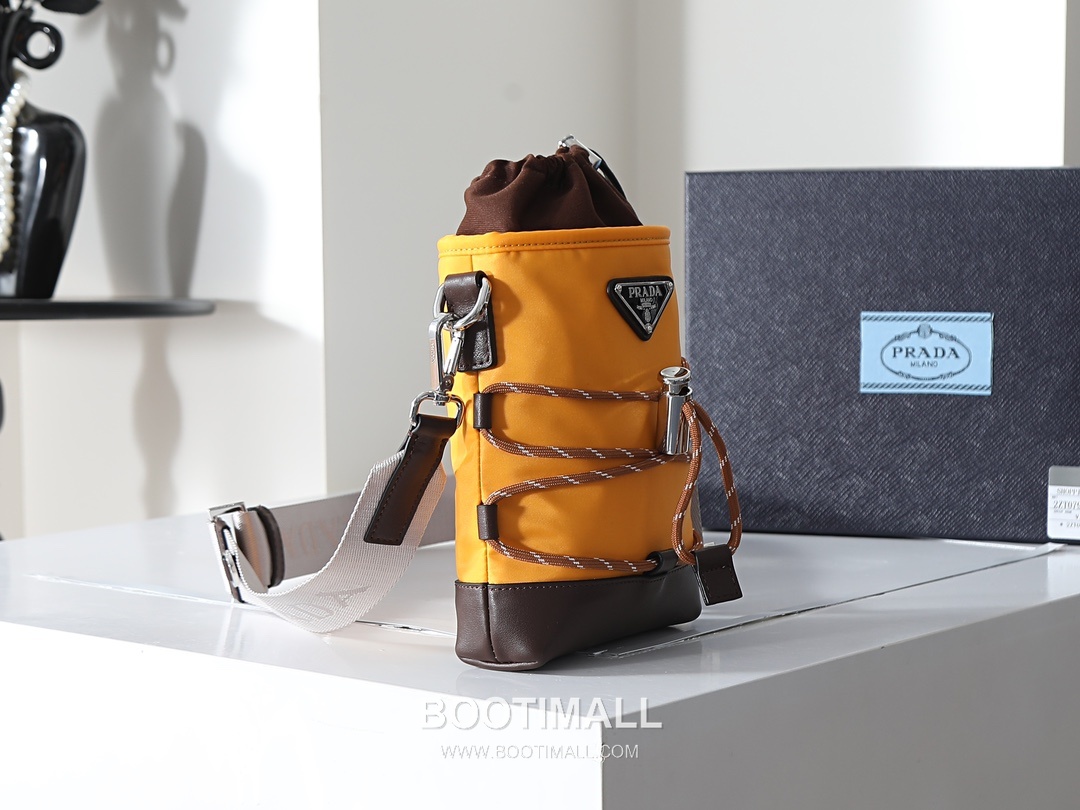 Prada Re-Nylon Smartphone Pouch 2ZT079 프라다 리나일론 가죽 트리밍 스마트폰 파우치 크로스백 18cm 6