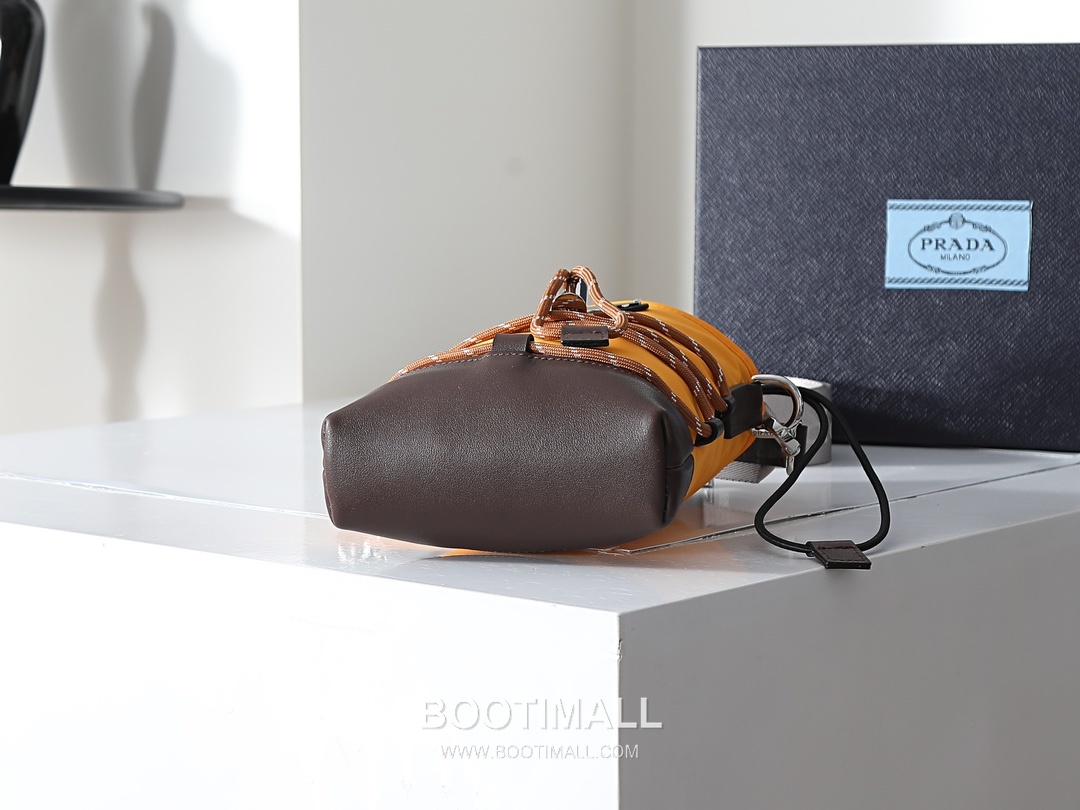 Prada Re-Nylon Smartphone Pouch 2ZT079 프라다 리나일론 가죽 트리밍 스마트폰 파우치 크로스백 18cm 8