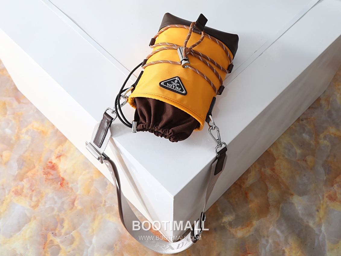 Prada Re-Nylon Smartphone Pouch 2ZT079 프라다 리나일론 가죽 트리밍 스마트폰 파우치 크로스백 18cm 9