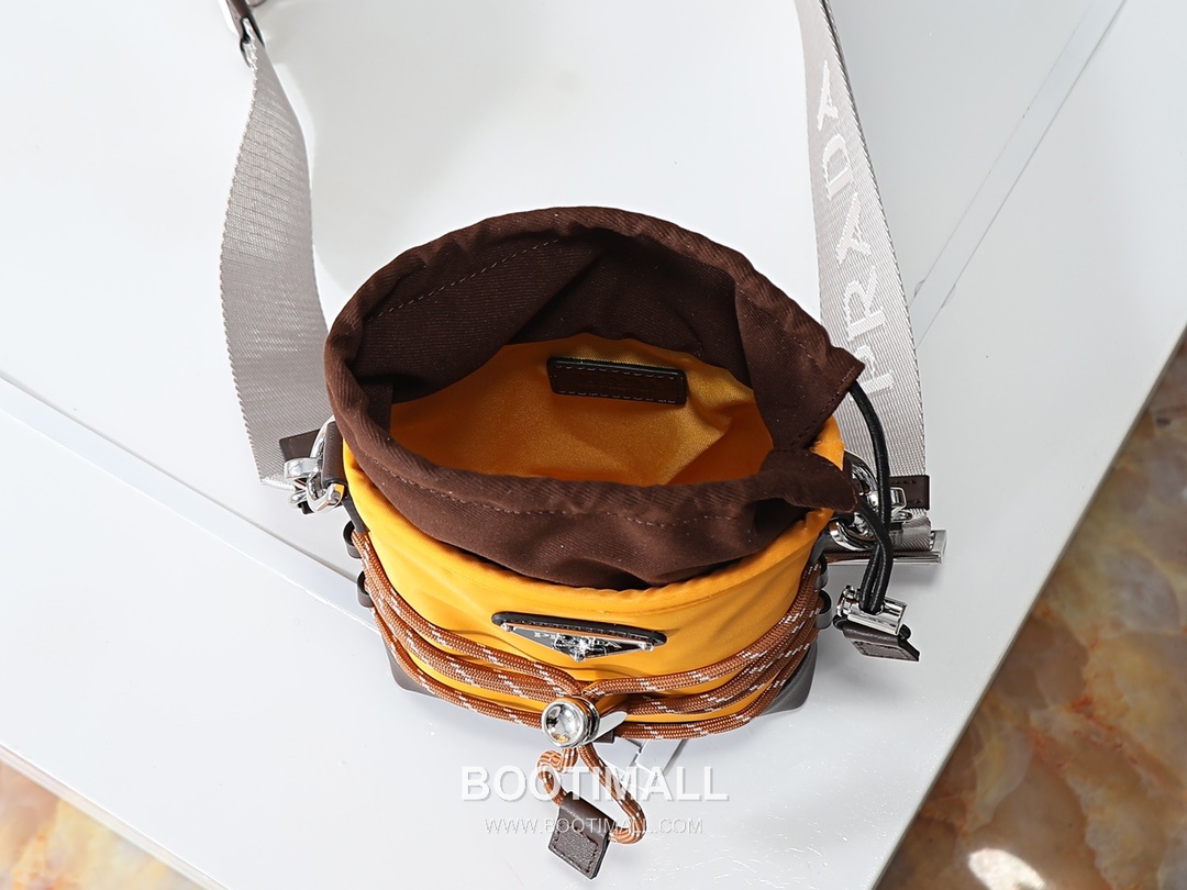 Prada Re-Nylon Smartphone Pouch 2ZT079 프라다 리나일론 가죽 트리밍 스마트폰 파우치 크로스백 18cm 10