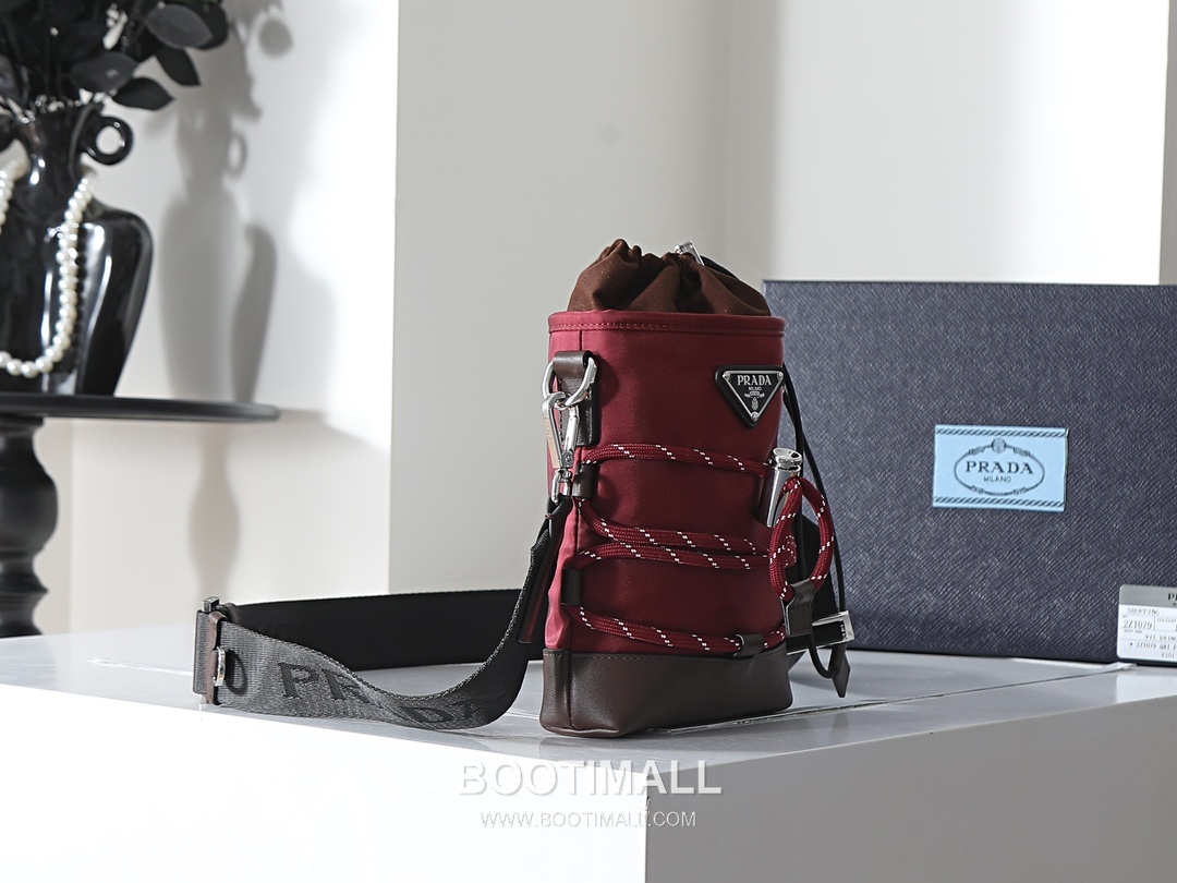 Prada Re-Nylon Smartphone Pouch 2ZT079 프라다 리나일론 가죽 트리밍 스마트폰 파우치 크로스백 18cm 6