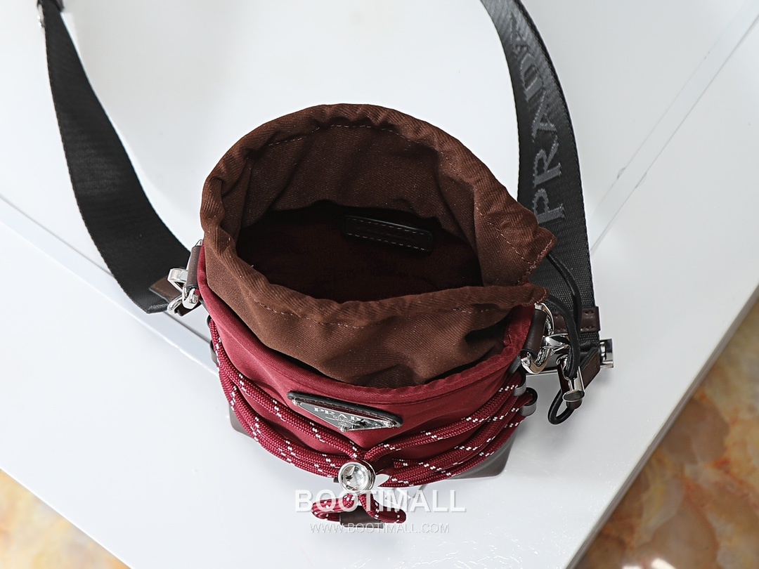 Prada Re-Nylon Smartphone Pouch 2ZT079 프라다 리나일론 가죽 트리밍 스마트폰 파우치 크로스백 18cm 11