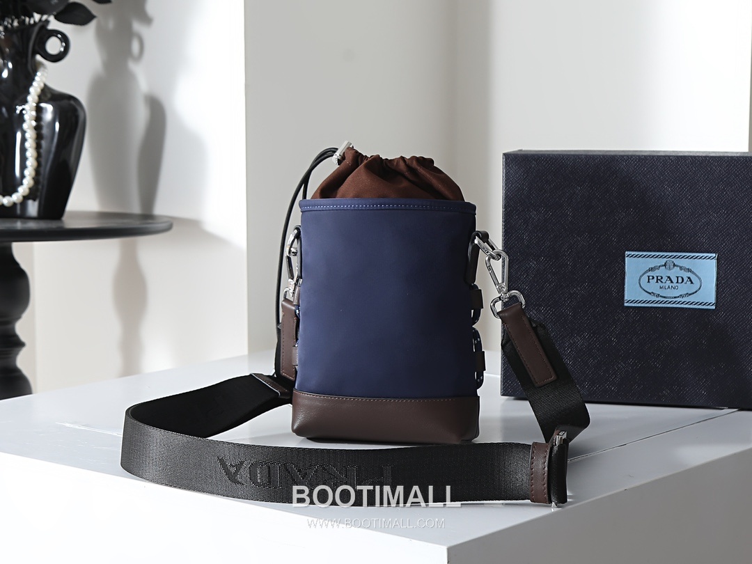 Prada Re-Nylon Smartphone Pouch 2ZT079 프라다 리나일론 가죽 트리밍 스마트폰 파우치 크로스백 18cm 3