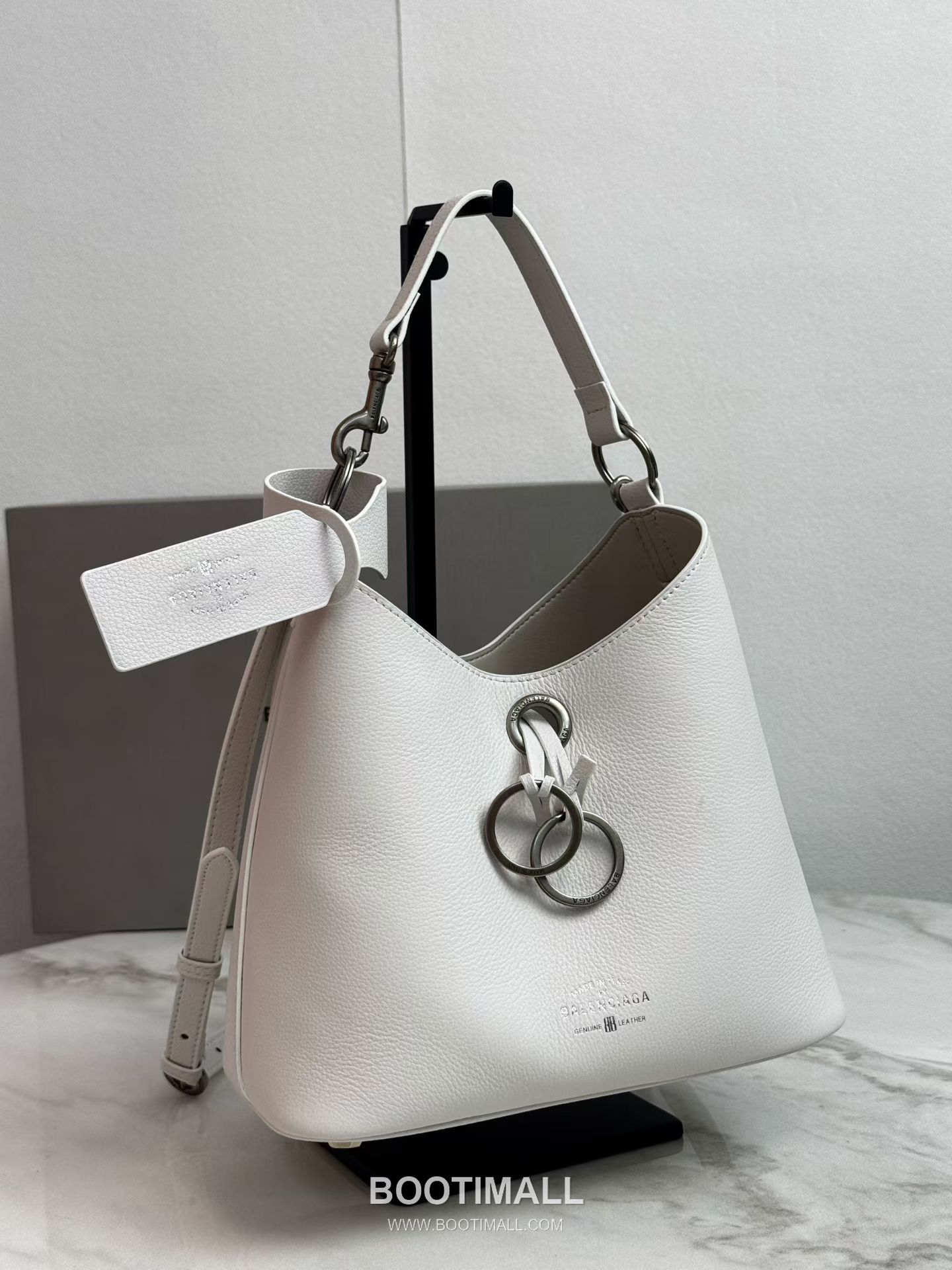 Balenciaga Carrie Hobo Grained Leather Small Shoulder Bag 발렌시아가 캐리 호보 그레인 가죽 스몰 숄더백 25cm 2