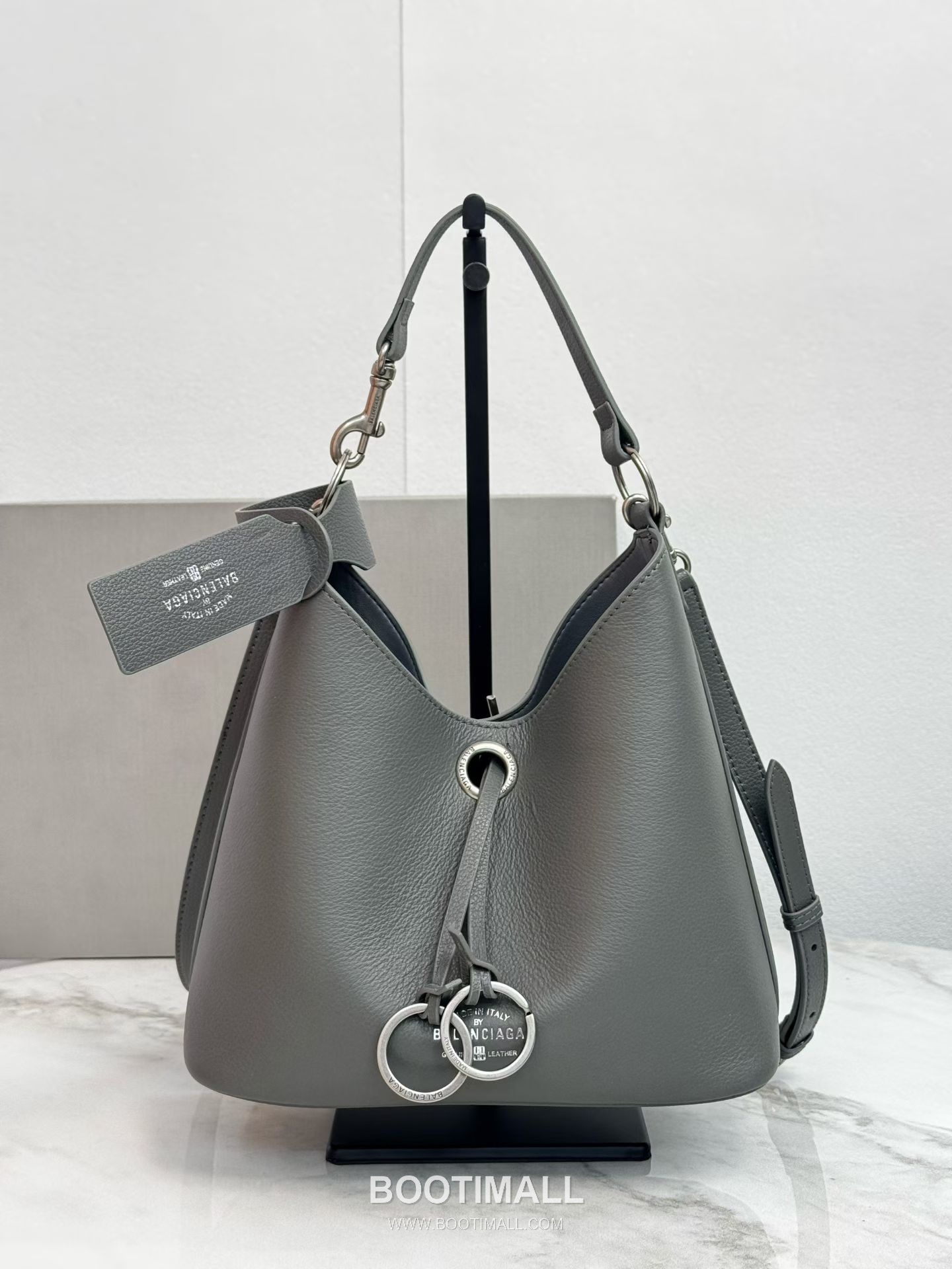 Balenciaga Carrie Hobo Grained Leather Small Shoulder Bag 발렌시아가 캐리 호보 그레인 가죽 스몰 숄더백 25cm 1