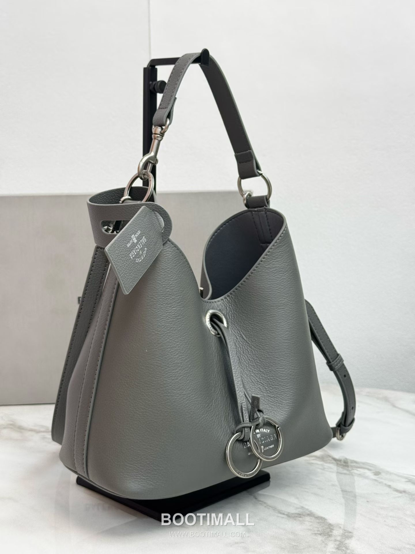 Balenciaga Carrie Hobo Grained Leather Small Shoulder Bag 발렌시아가 캐리 호보 그레인 가죽 스몰 숄더백 25cm 2