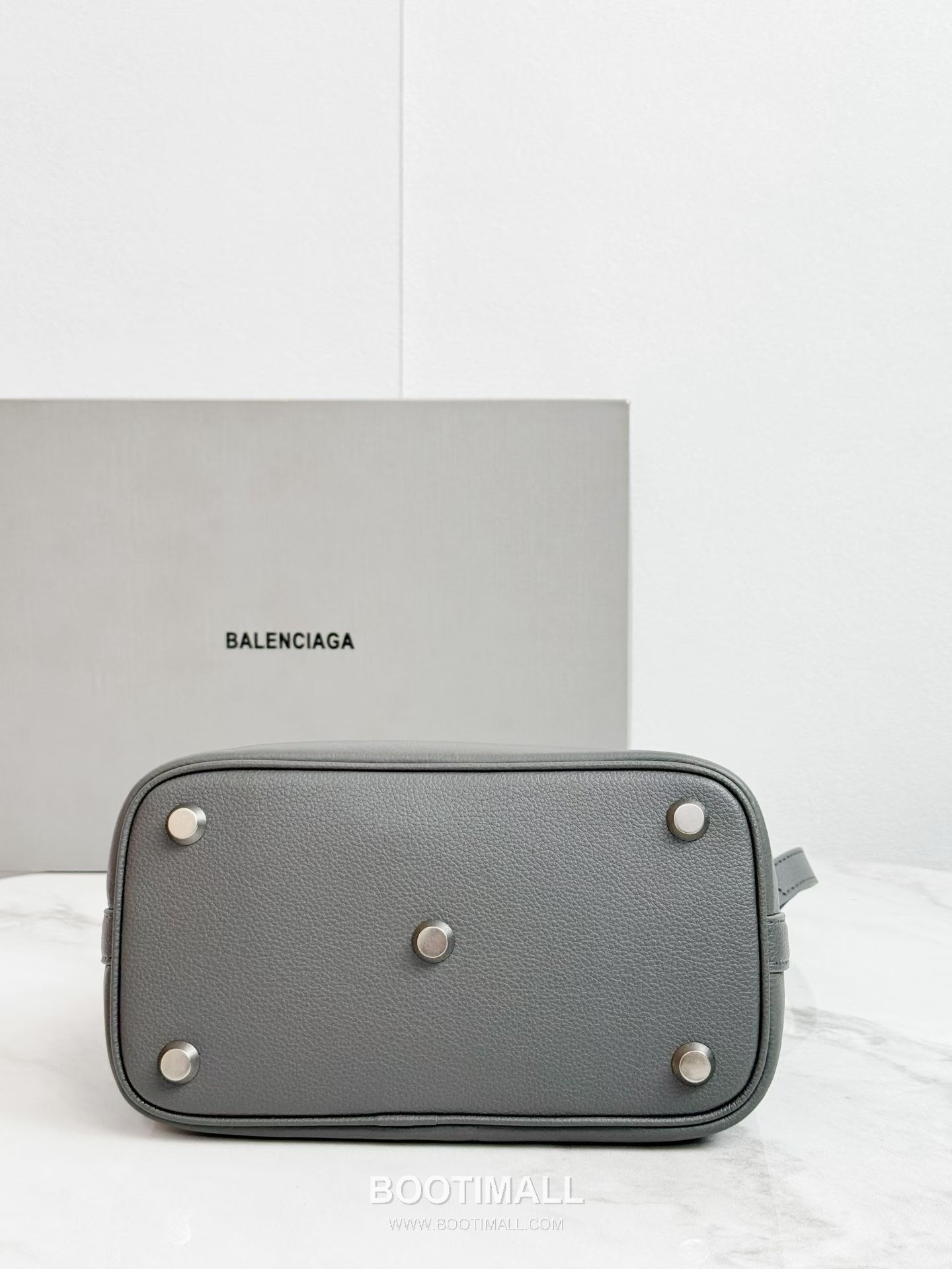 Balenciaga Carrie Hobo Grained Leather Small Shoulder Bag 발렌시아가 캐리 호보 그레인 가죽 스몰 숄더백 25cm 9