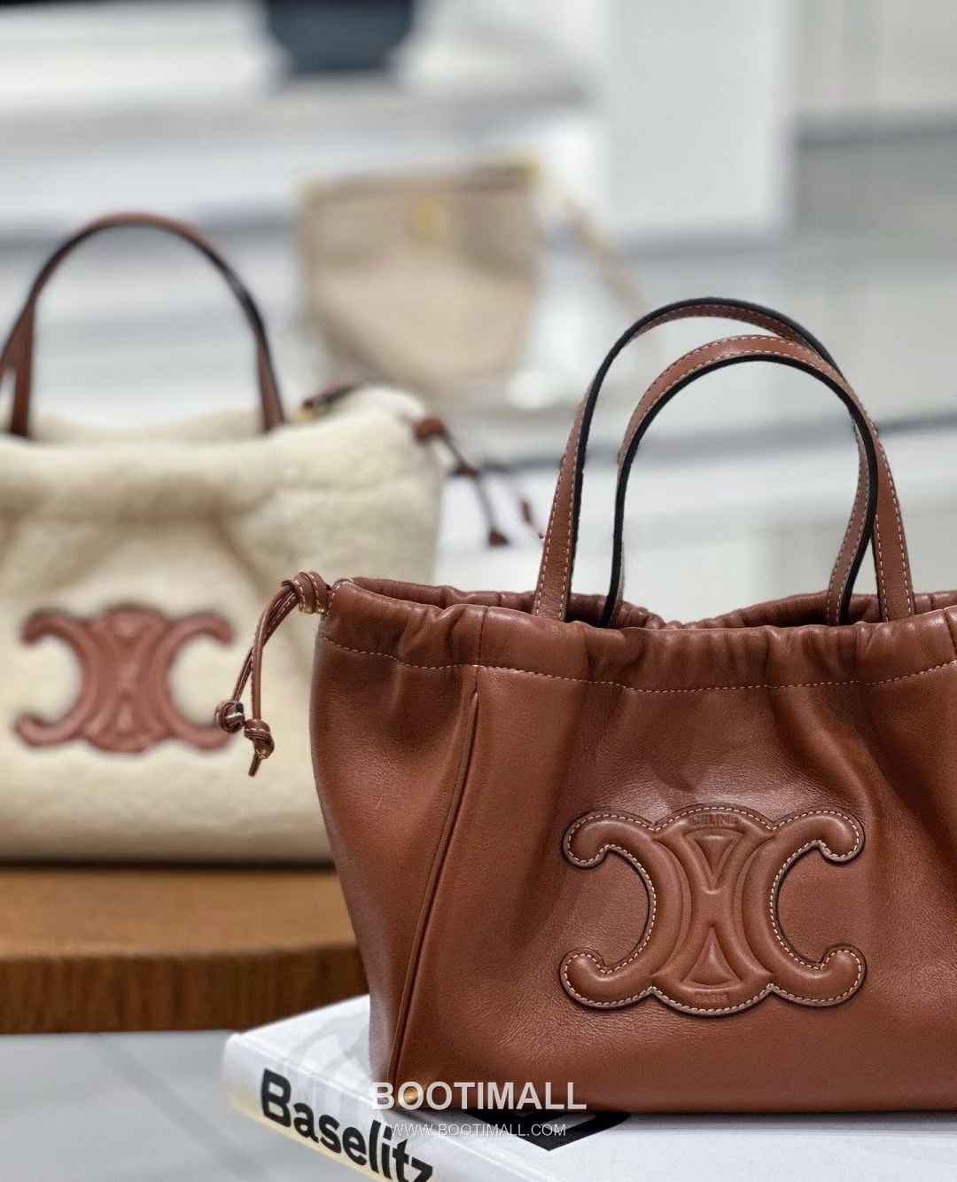 Celine Triomphe Drawstring 111013 Smooth Calfskin Bucket Bag 셀린느 트리옹프 드로우스트링 111013 스무스 카프스킨 버킷백 22cm 3