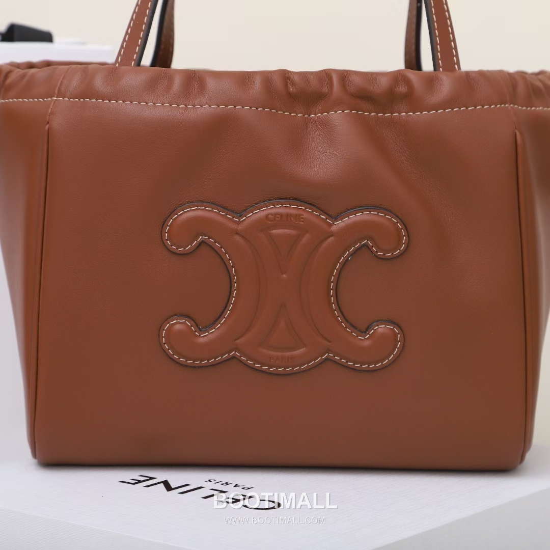 Celine Triomphe Drawstring 111013 Smooth Calfskin Bucket Bag 셀린느 트리옹프 드로우스트링 111013 스무스 카프스킨 버킷백 22cm 14