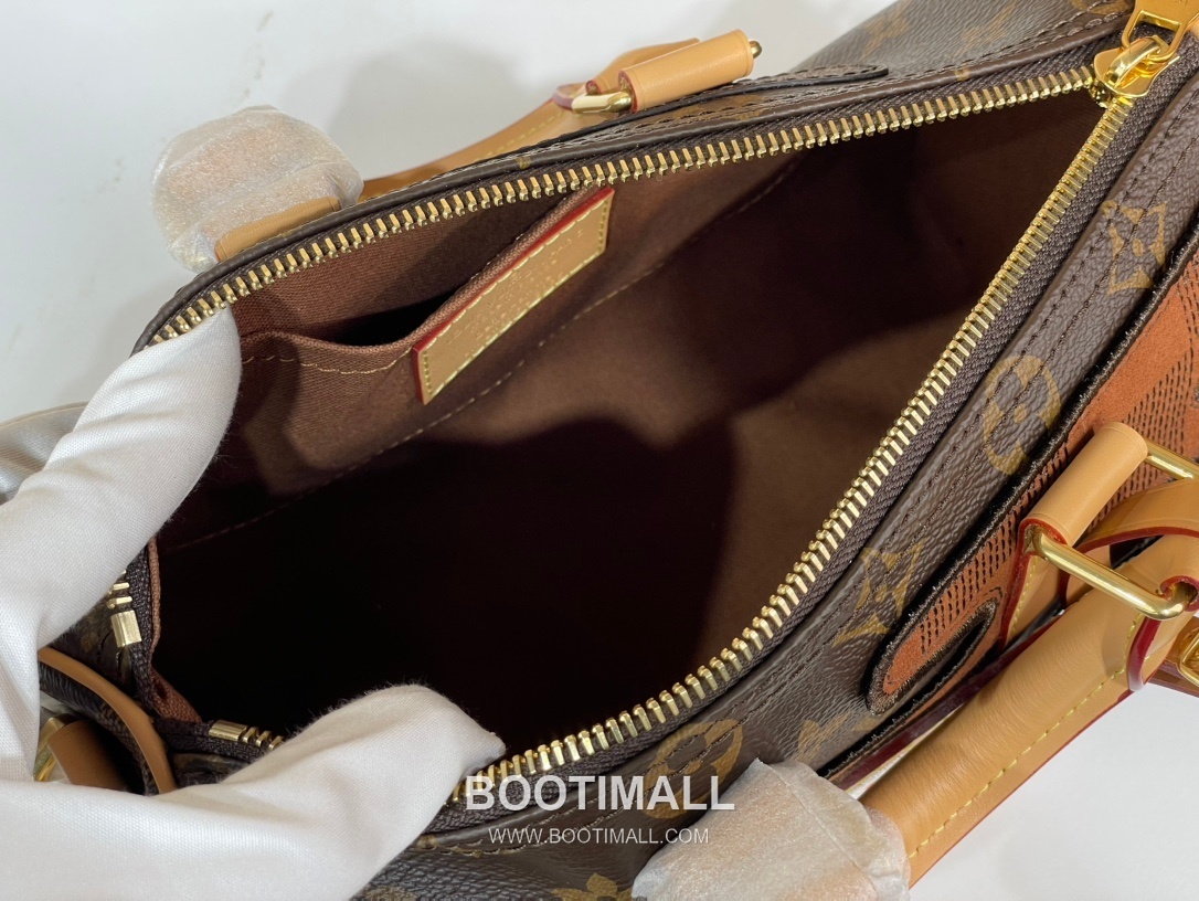 Louis Vuitton Keepall Bandouliere Nigo 25 Monogram Canvas Brown Duffle Bag 루이비통 키폴 반둘리에 니고 25 M15428 모노그램 캔버스 브라운 더플백 25cm 12