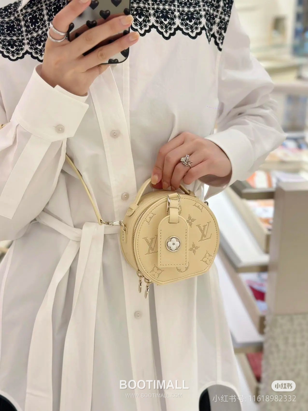 Louis Vuitton Mini Boîte Chapeau Perforated Leather Bag M11294 루이비통 미니 부아트 샤포 퍼포레이티드 가죽 숄더백 13cm 2