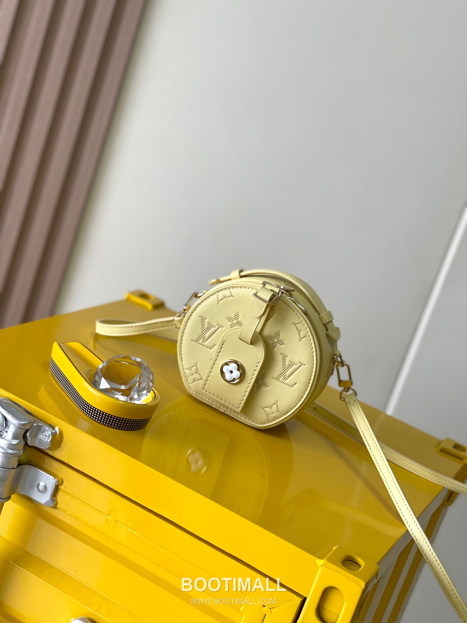 Louis Vuitton Mini Boîte Chapeau Perforated Leather Bag M11294 루이비통 미니 부아트 샤포 퍼포레이티드 가죽 숄더백 13cm 8