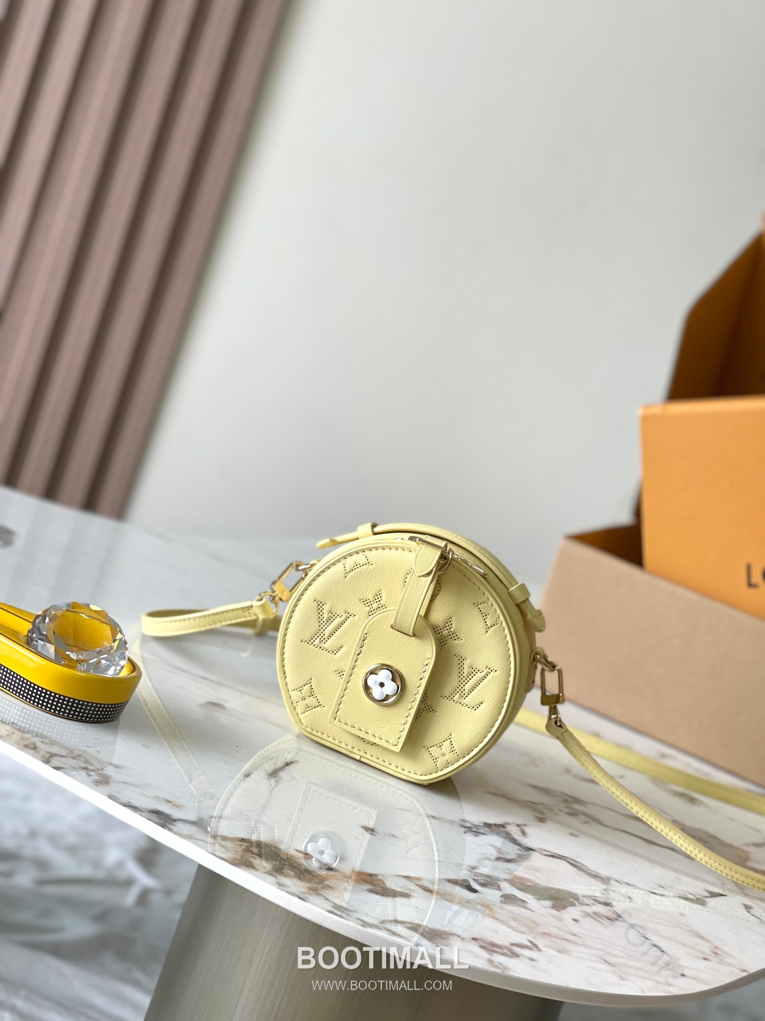 Louis Vuitton Mini Boîte Chapeau Perforated Leather Bag M11294 루이비통 미니 부아트 샤포 퍼포레이티드 가죽 숄더백 13cm 9