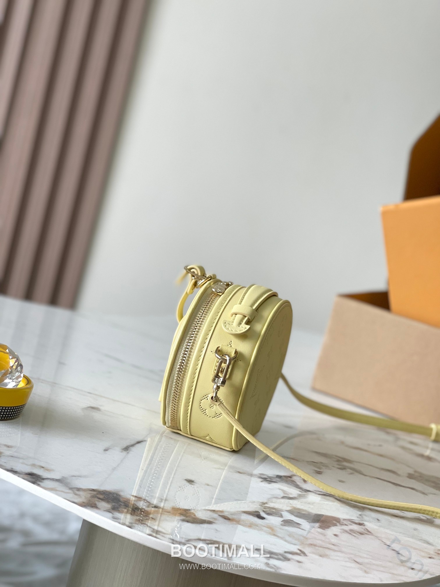 Louis Vuitton Mini Boîte Chapeau Perforated Leather Bag M11294 루이비통 미니 부아트 샤포 퍼포레이티드 가죽 숄더백 13cm 10