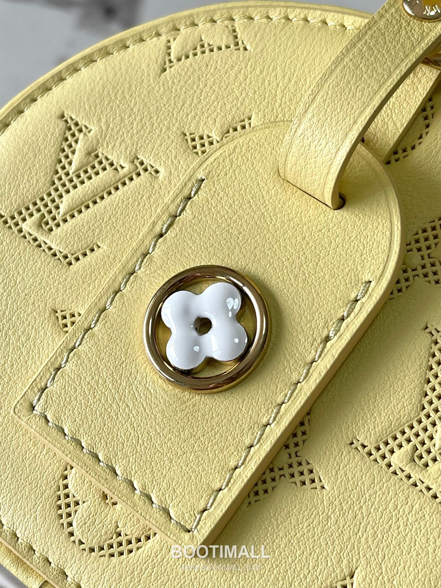 Louis Vuitton Mini Boîte Chapeau Perforated Leather Bag M11294 루이비통 미니 부아트 샤포 퍼포레이티드 가죽 숄더백 13cm 13