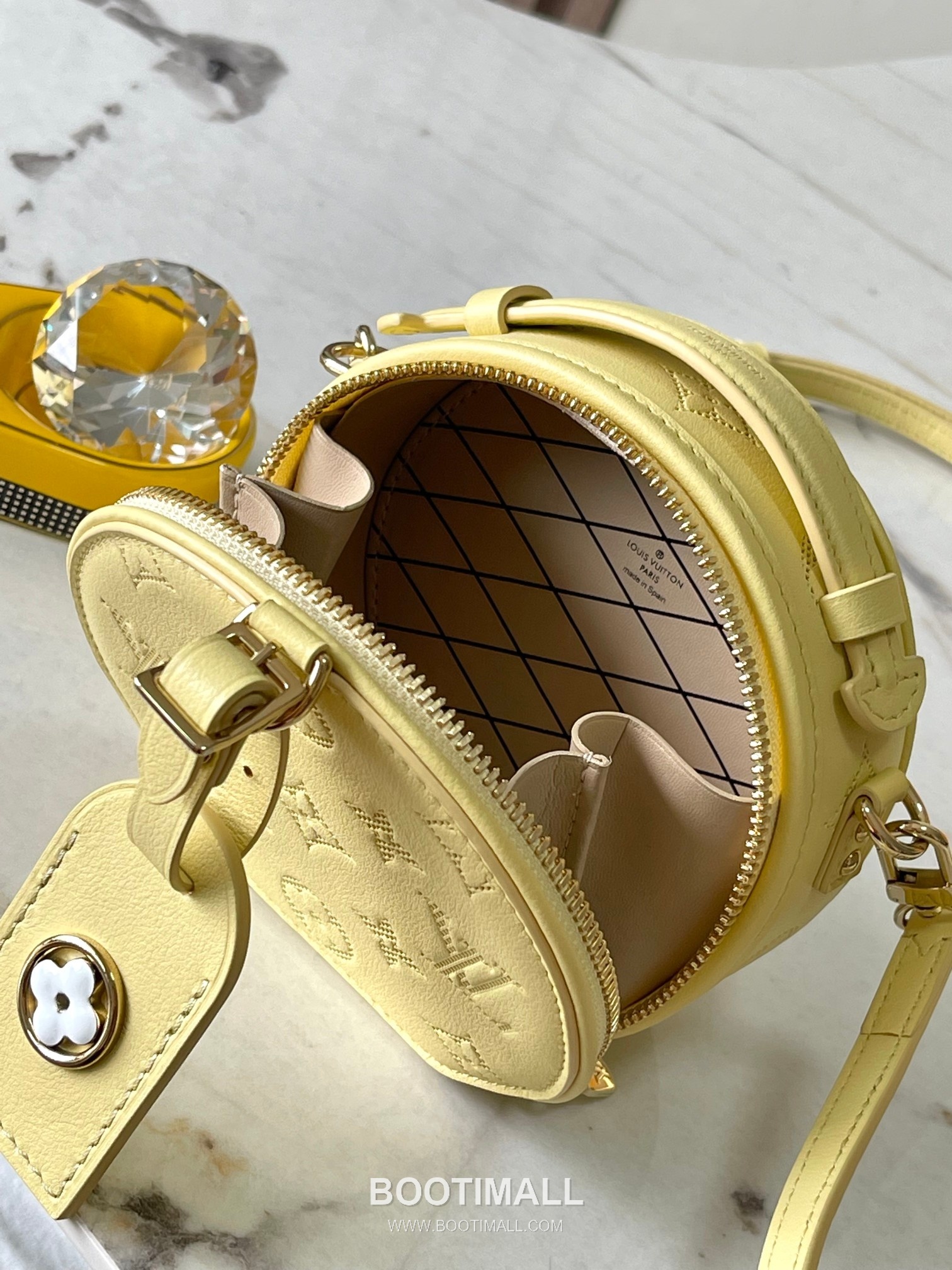 Louis Vuitton Mini Boîte Chapeau Perforated Leather Bag M11294 루이비통 미니 부아트 샤포 퍼포레이티드 가죽 숄더백 13cm 17