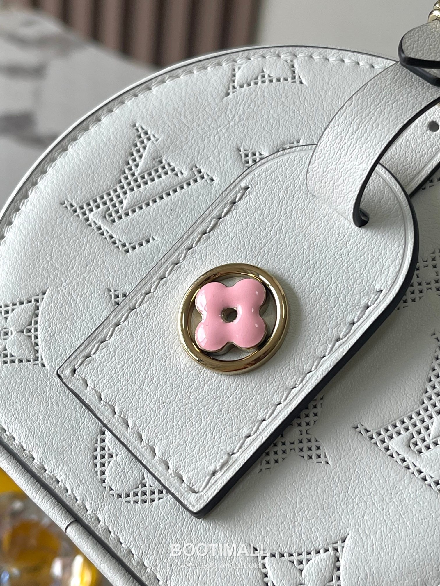 Louis Vuitton Mini Boîte Chapeau Perforated Leather Bag M11294 루이비통 미니 부아트 샤포 퍼포레이티드 가죽 숄더백 13cm 6