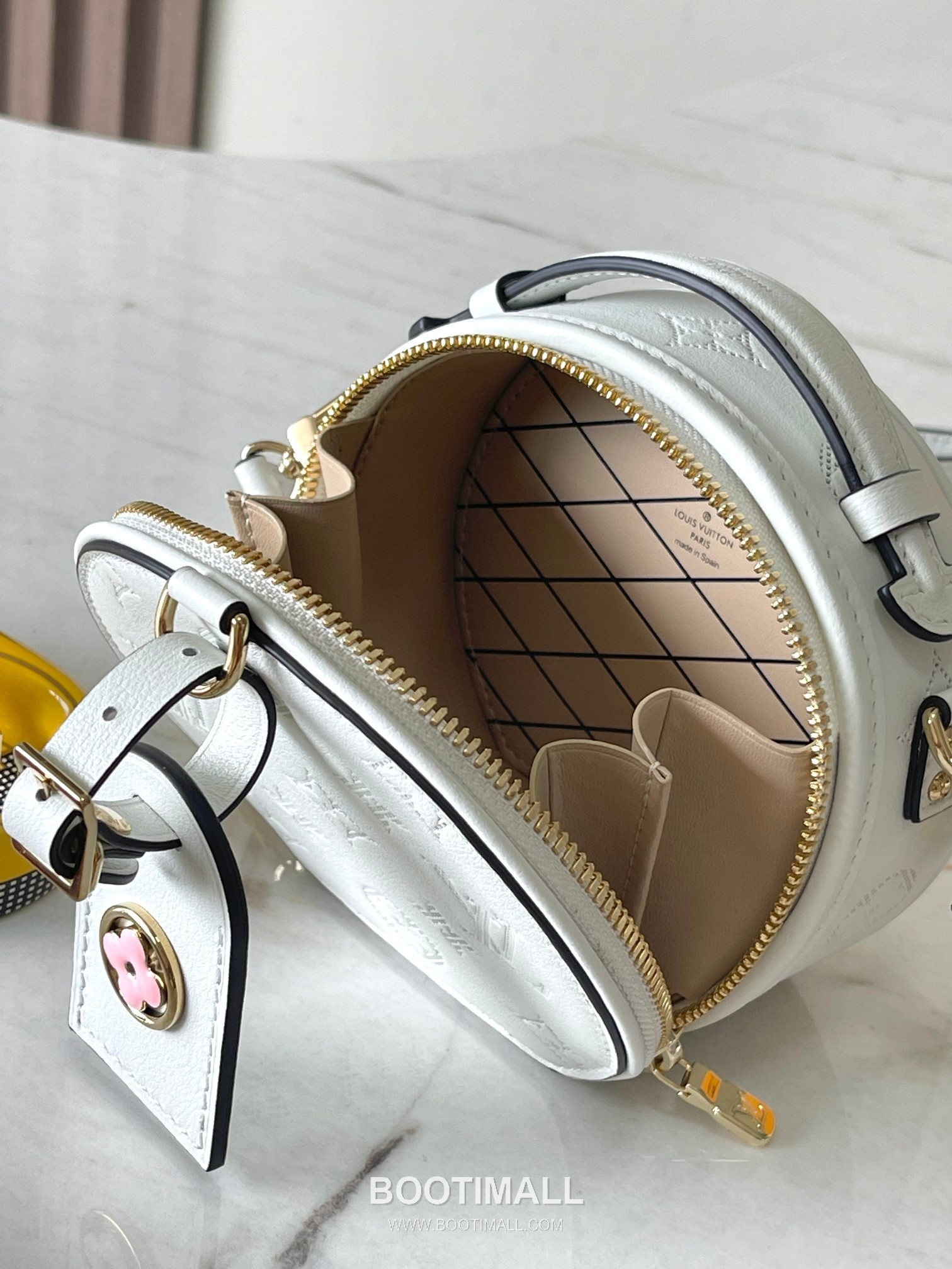 Louis Vuitton Mini Boîte Chapeau Perforated Leather Bag M11294 루이비통 미니 부아트 샤포 퍼포레이티드 가죽 숄더백 13cm 10