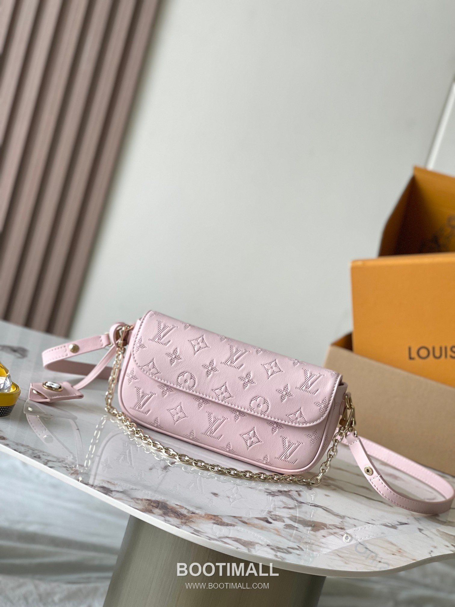 Louis Vuitton Sac Recoleta Perforated Leather WOC Crossbody Bag M11299 루이비통 삭 레콜레타 퍼포레이티드 가죽 WOC 크로스백 23.5cm 2