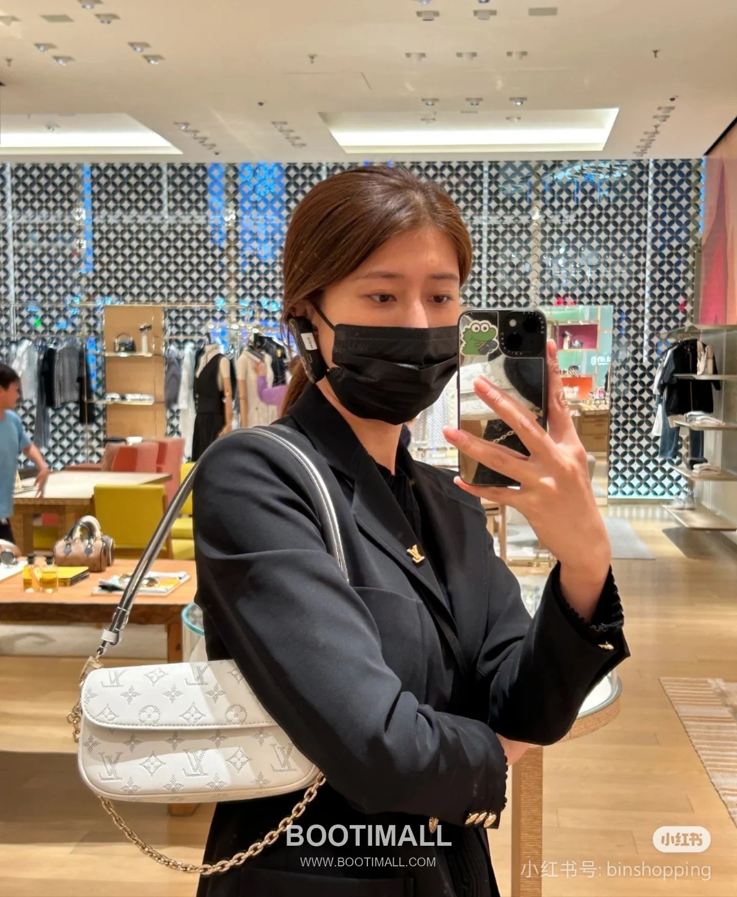 Louis Vuitton Sac Recoleta Perforated Leather WOC Crossbody Bag M11299 루이비통 삭 레콜레타 퍼포레이티드 가죽 WOC 크로스백 23.5cm 4