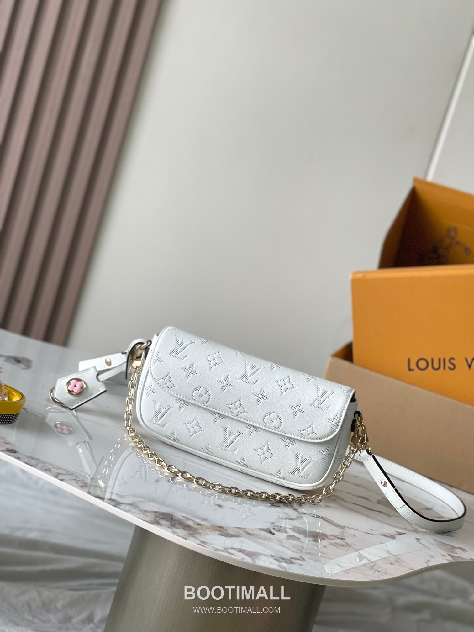 Louis Vuitton Sac Recoleta Perforated Leather WOC Crossbody Bag M11299 루이비통 삭 레콜레타 퍼포레이티드 가죽 WOC 크로스백 23.5cm 9