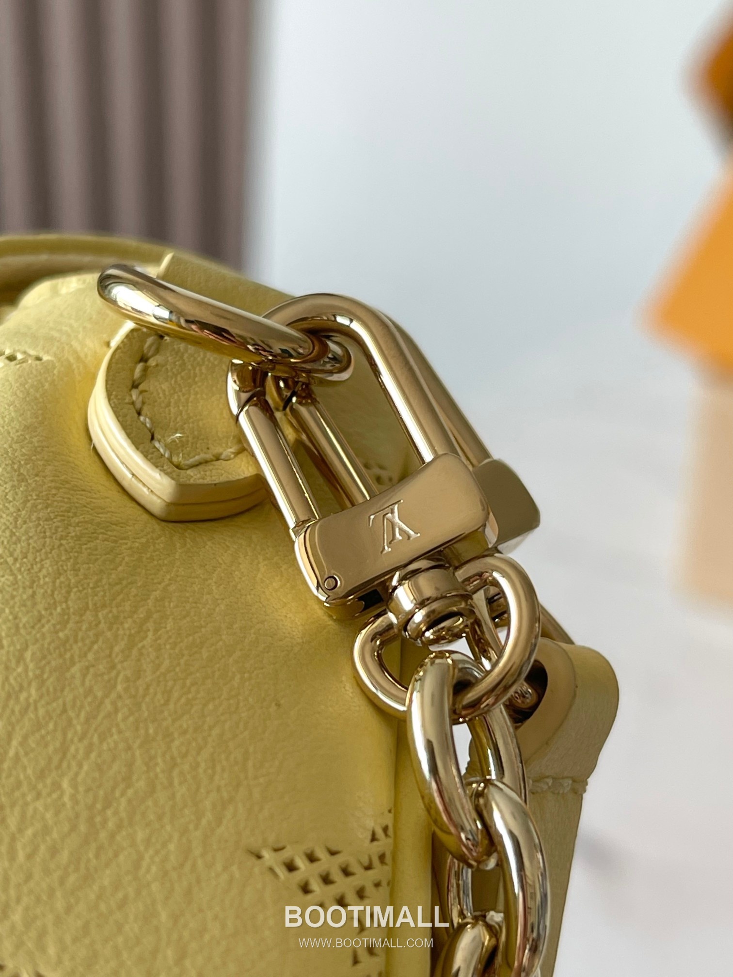 Louis Vuitton Sac Recoleta Perforated Leather WOC Crossbody Bag M11299 루이비통 삭 레콜레타 퍼포레이티드 가죽 WOC 크로스백 23.5cm 6