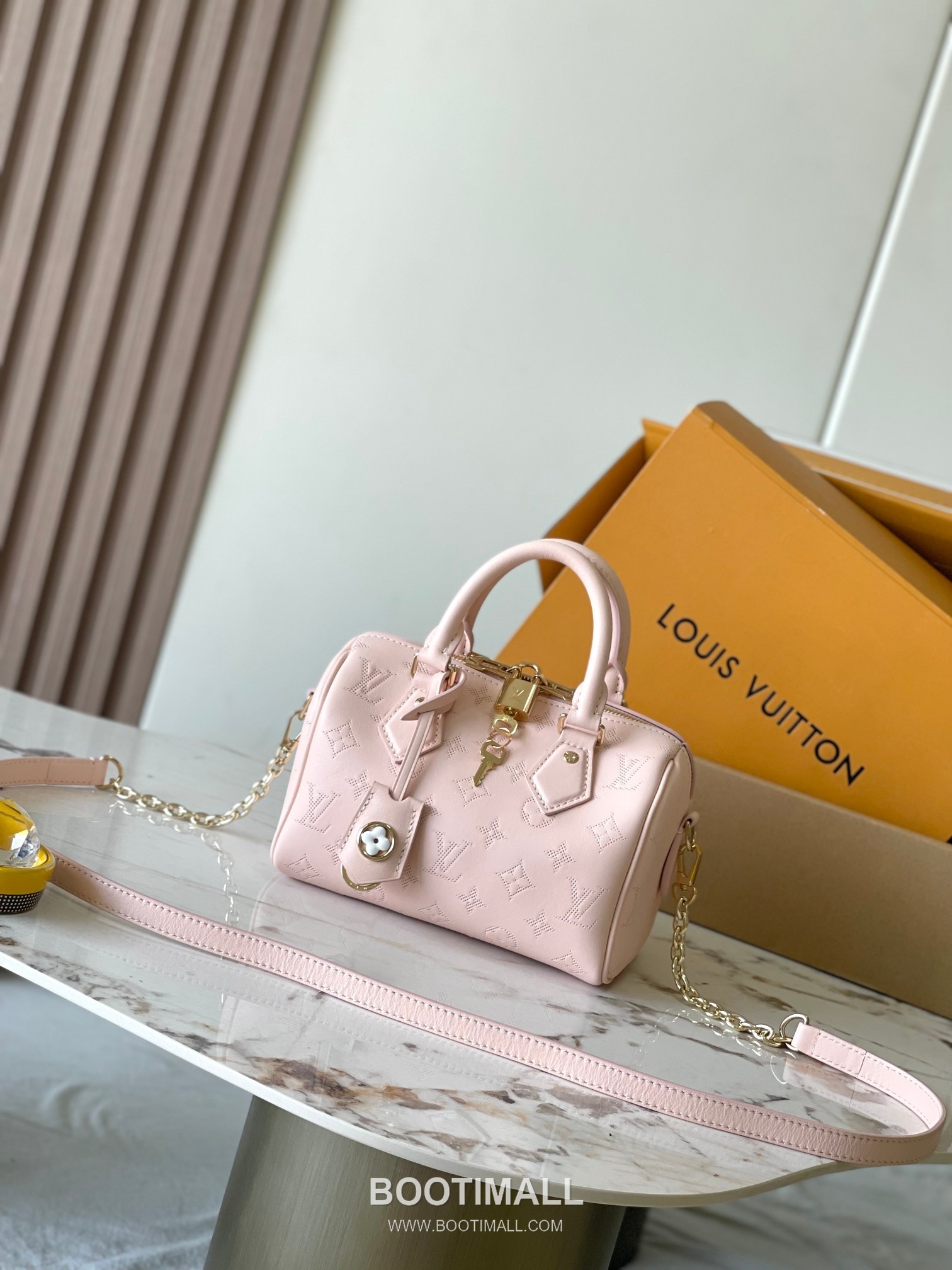 Louis Vuitton Speedy Bandoulière 20 Perforated Leather Bag M11276 루이비통 스피디 반둘리에 20 퍼포레이티드 가죽 토트백 20.5cm 2