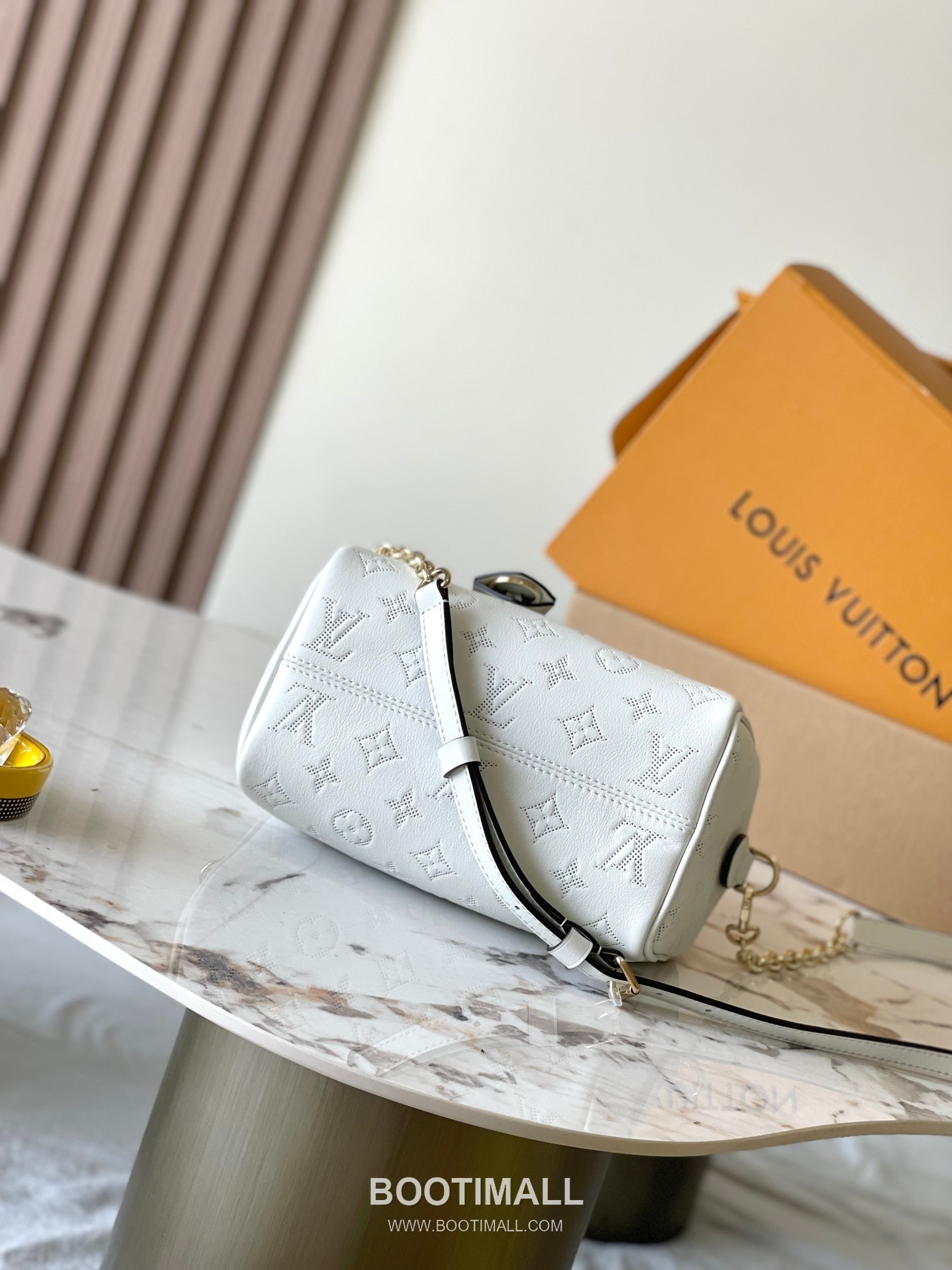 Louis Vuitton Speedy Bandoulière 20 Perforated Leather Bag M11276 루이비통 스피디 반둘리에 20 퍼포레이티드 가죽 토트백 20.5cm 5