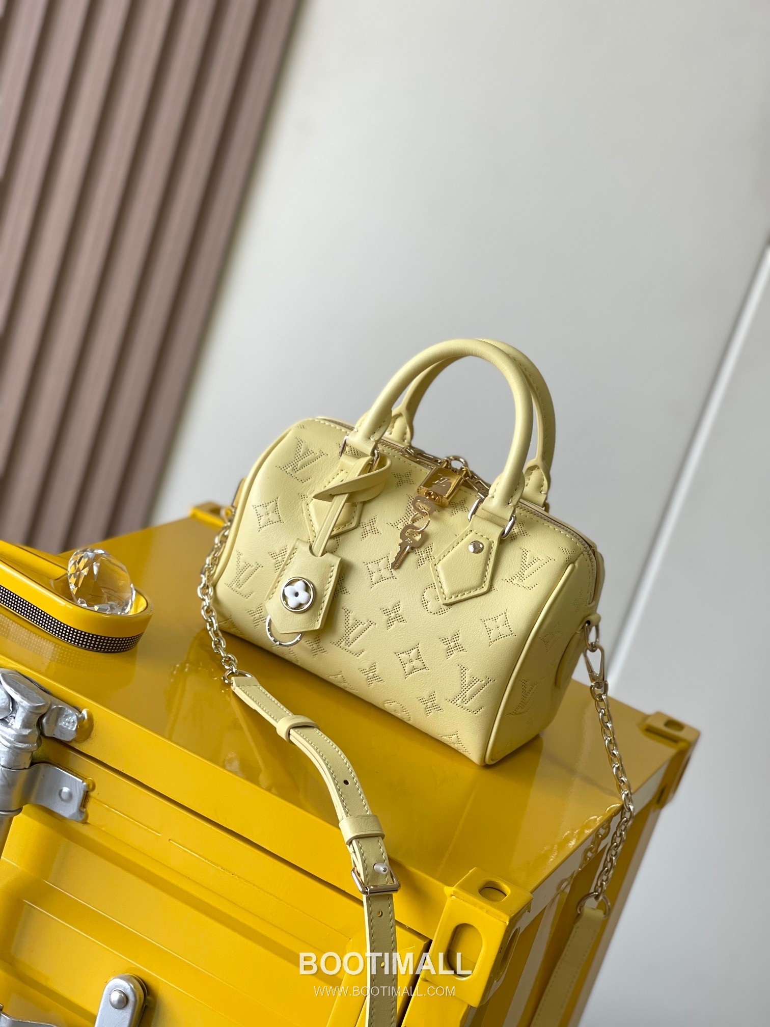 Louis Vuitton Speedy Bandoulière 20 Perforated Leather Bag M11276 루이비통 스피디 반둘리에 20 퍼포레이티드 가죽 토트백 20.5cm 1