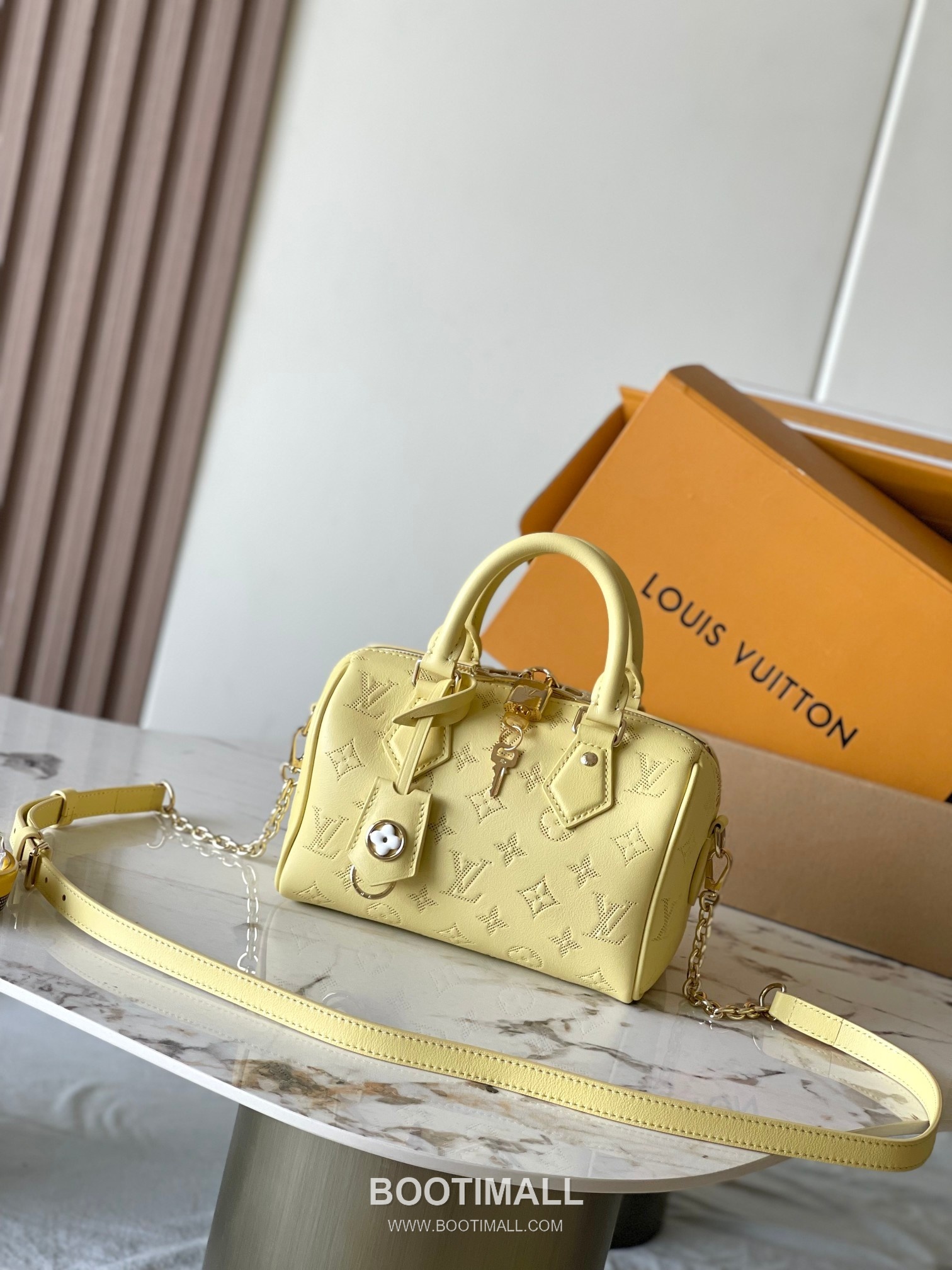 Louis Vuitton Speedy Bandoulière 20 Perforated Leather Bag M11276 루이비통 스피디 반둘리에 20 퍼포레이티드 가죽 토트백 20.5cm 2