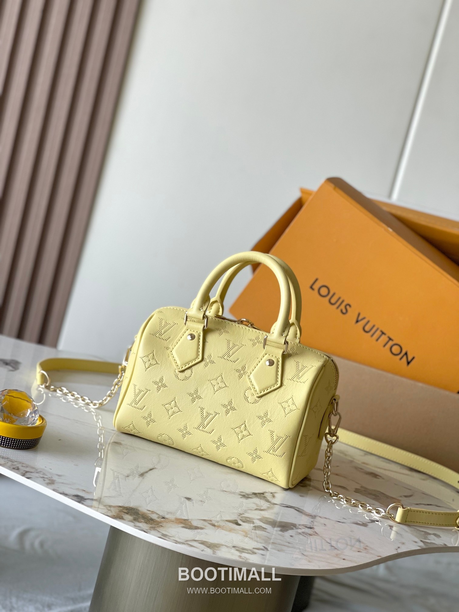 Louis Vuitton Speedy Bandoulière 20 Perforated Leather Bag M11276 루이비통 스피디 반둘리에 20 퍼포레이티드 가죽 토트백 20.5cm 4