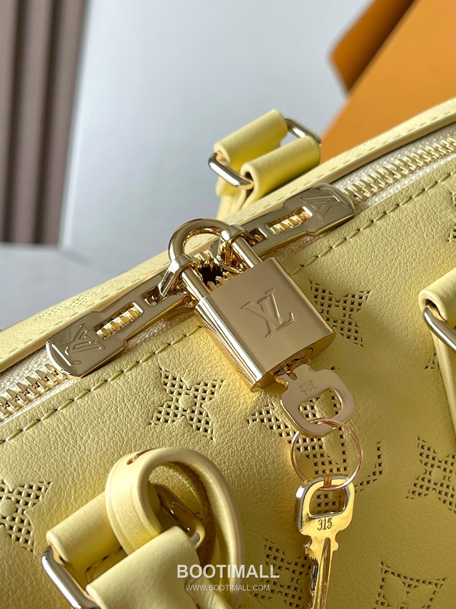 Louis Vuitton Speedy Bandoulière 20 Perforated Leather Bag M11276 루이비통 스피디 반둘리에 20 퍼포레이티드 가죽 토트백 20.5cm 6