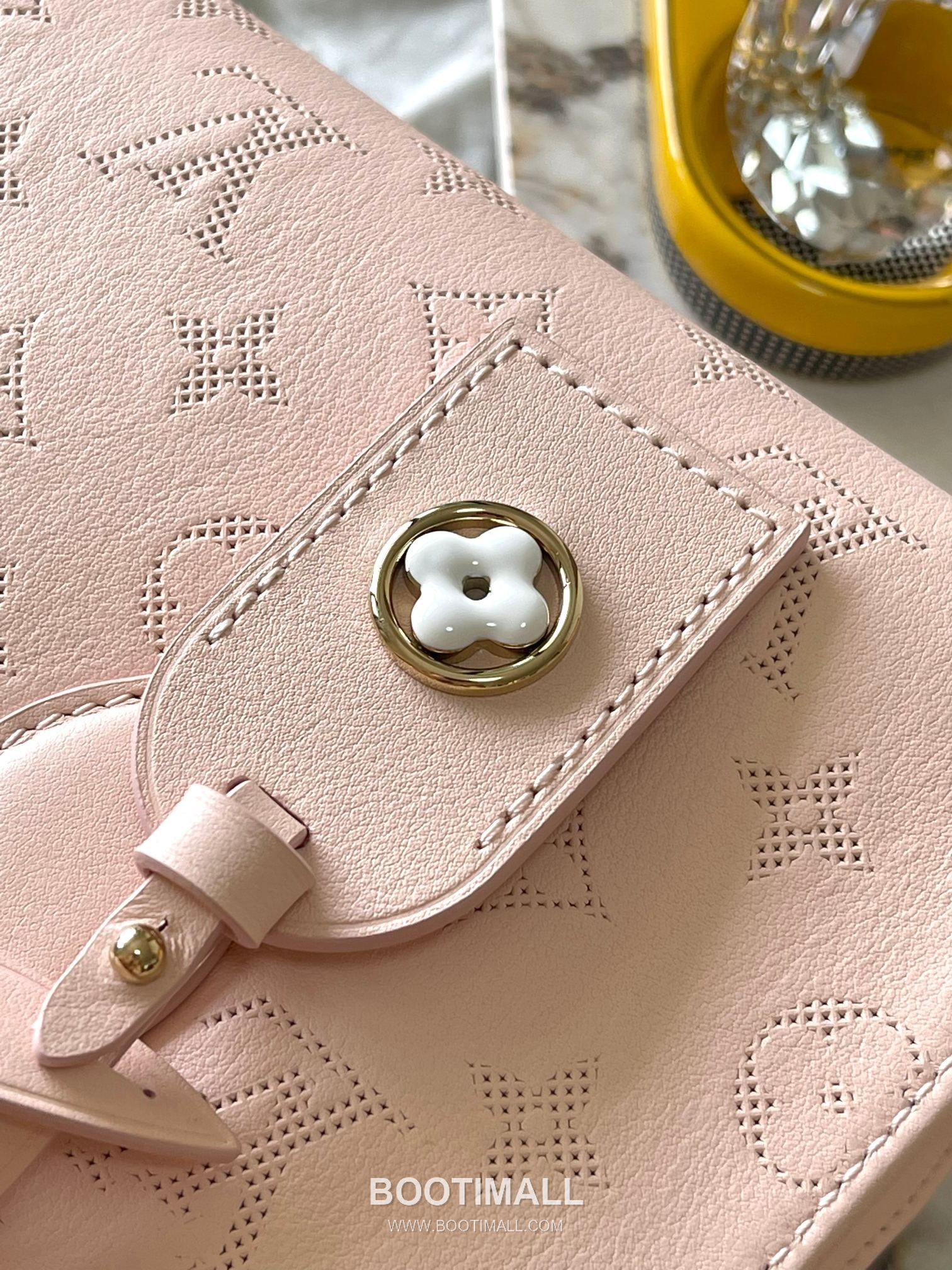 Louis Vuitton OnTheGo East West Perforated Monogram Leather Tote Bag M11274 루이비통 온더고 이스트웨스트 퍼포레이티드 모노그램 가죽 토트백 25cm 6