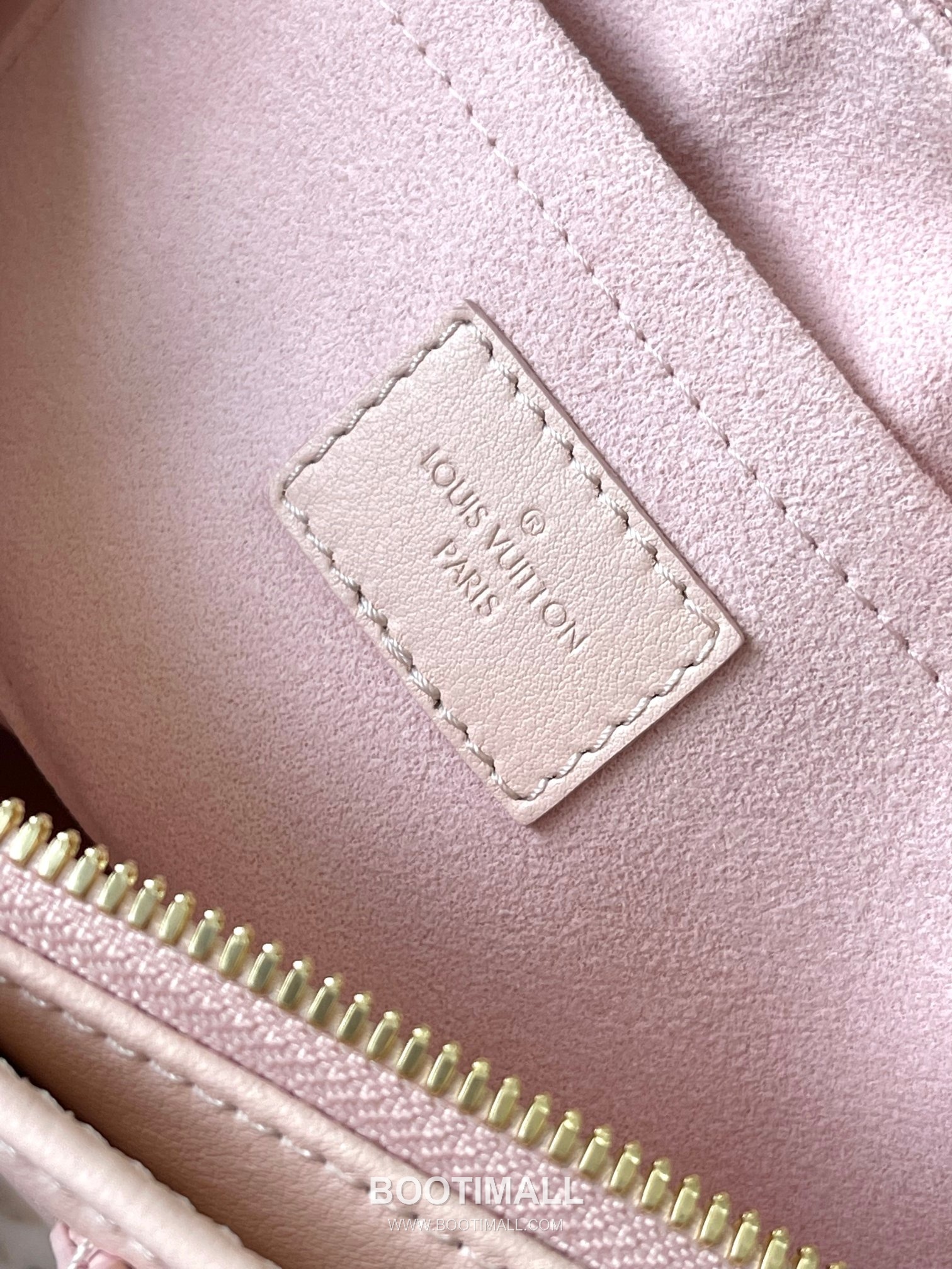 Louis Vuitton OnTheGo East West Perforated Monogram Leather Tote Bag M11274 루이비통 온더고 이스트웨스트 퍼포레이티드 모노그램 가죽 토트백 25cm 10