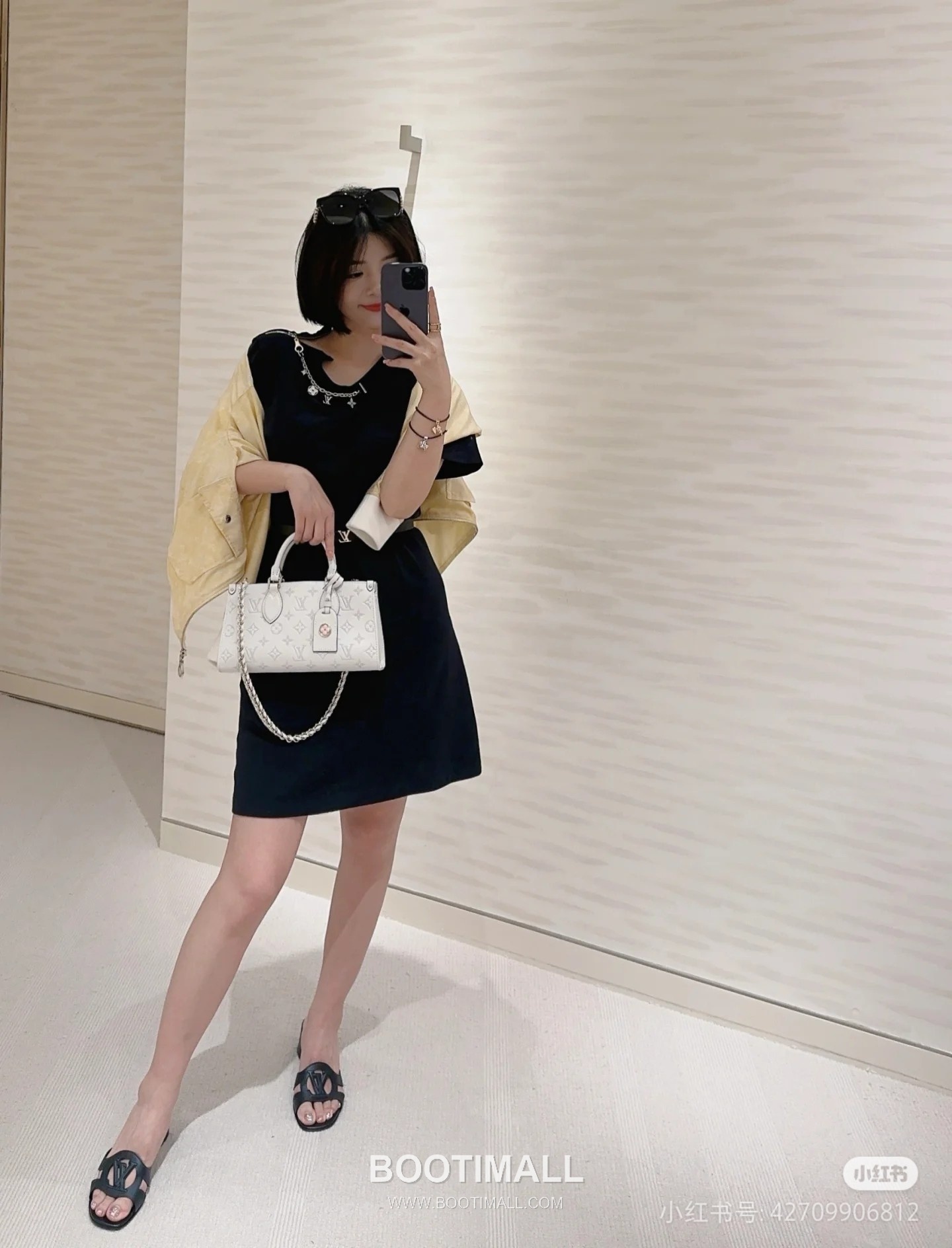 Louis Vuitton OnTheGo East West Perforated Monogram Leather Tote Bag M11274 루이비통 온더고 이스트웨스트 퍼포레이티드 모노그램 가죽 토트백 25cm 4