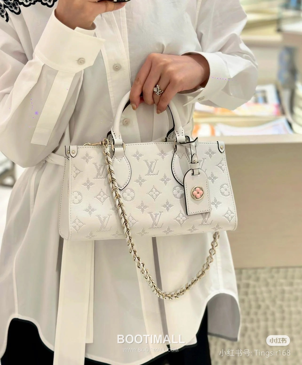 Louis Vuitton OnTheGo East West Perforated Monogram Leather Tote Bag M11274 루이비통 온더고 이스트웨스트 퍼포레이티드 모노그램 가죽 토트백 25cm 6