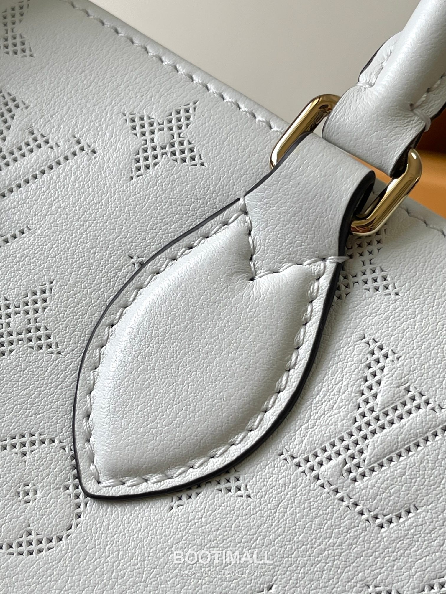 Louis Vuitton OnTheGo East West Perforated Monogram Leather Tote Bag M11274 루이비통 온더고 이스트웨스트 퍼포레이티드 모노그램 가죽 토트백 25cm 17