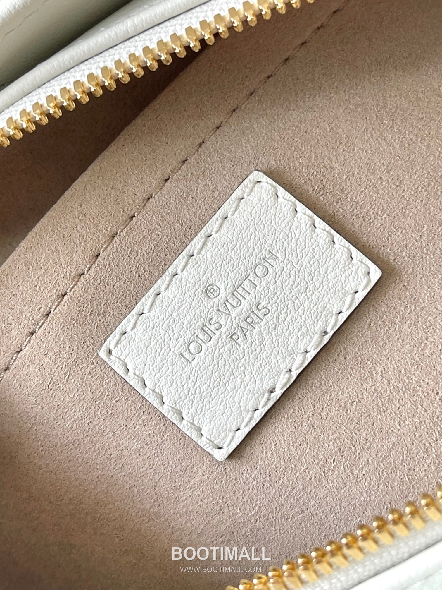 Louis Vuitton OnTheGo East West Perforated Monogram Leather Tote Bag M11274 루이비통 온더고 이스트웨스트 퍼포레이티드 모노그램 가죽 토트백 25cm 19