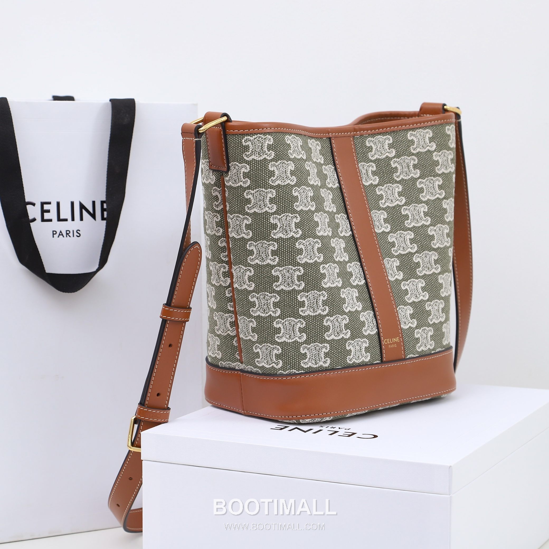 CELINE Triomphe Embroidered Canvas Bucket Bag 191442 셀린느 트리옹프 자수 캔버스 가죽 트리밍 버킷백 30cm 2