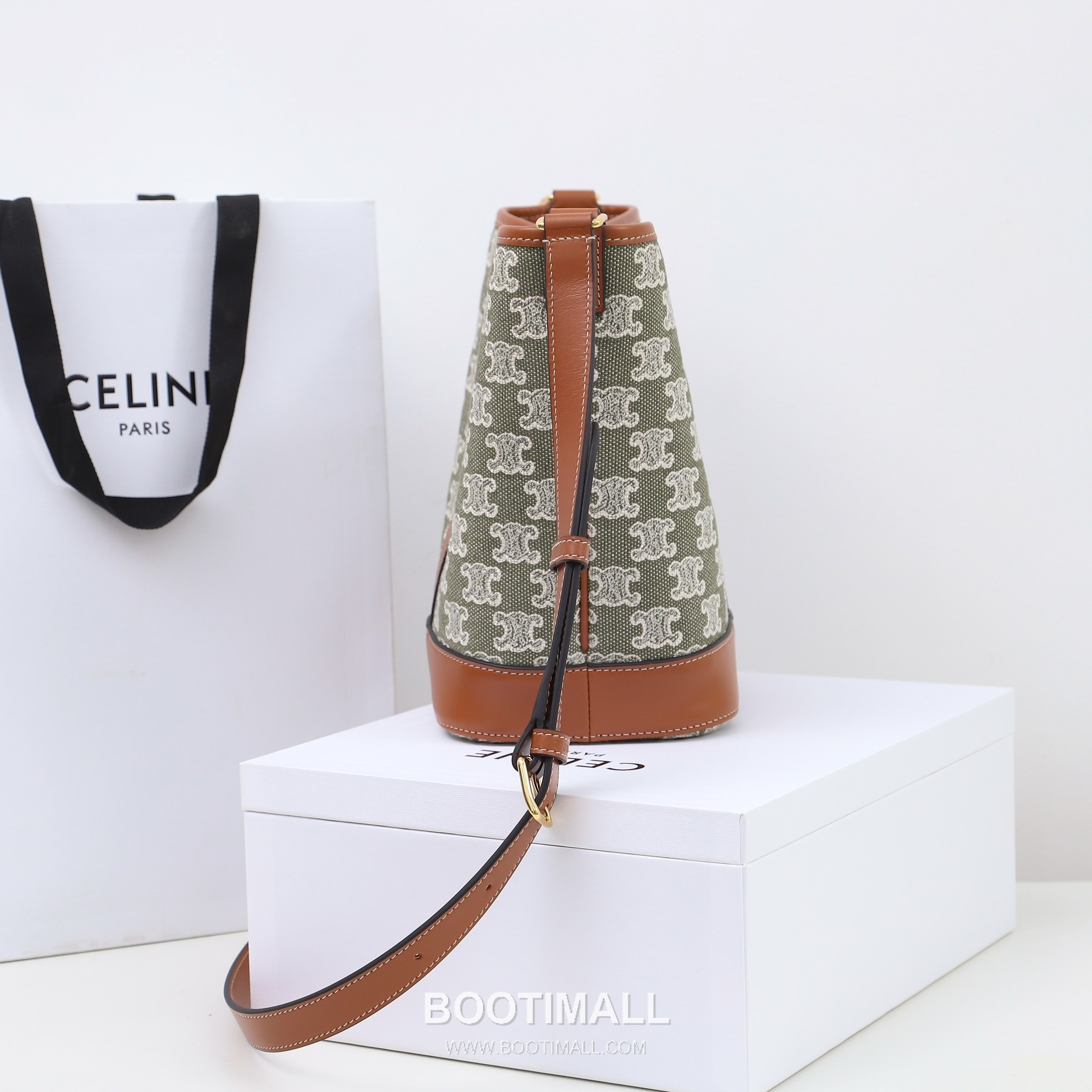 CELINE Triomphe Embroidered Canvas Bucket Bag 191442 셀린느 트리옹프 자수 캔버스 가죽 트리밍 버킷백 30cm 3