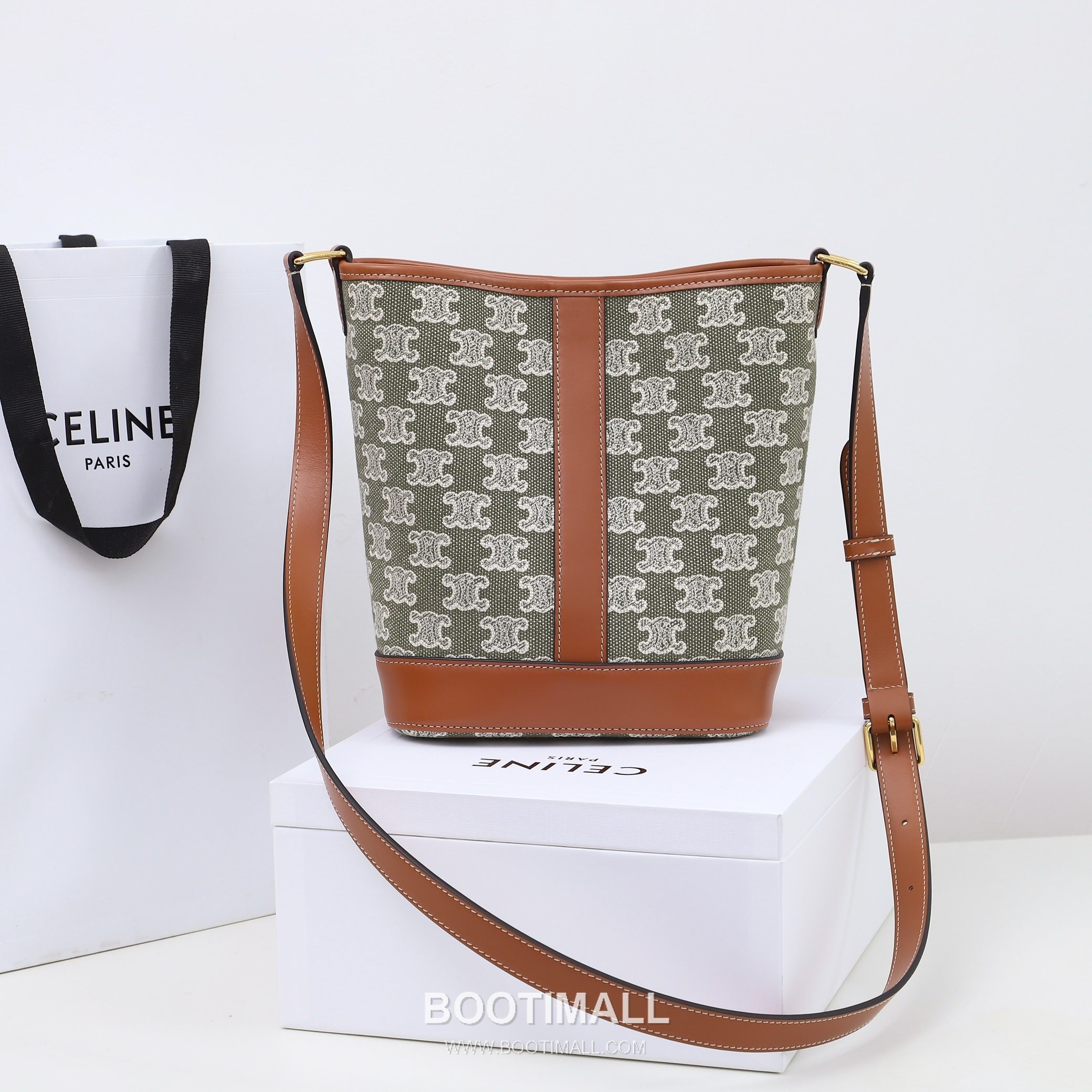 CELINE Triomphe Embroidered Canvas Bucket Bag 191442 셀린느 트리옹프 자수 캔버스 가죽 트리밍 버킷백 30cm 4