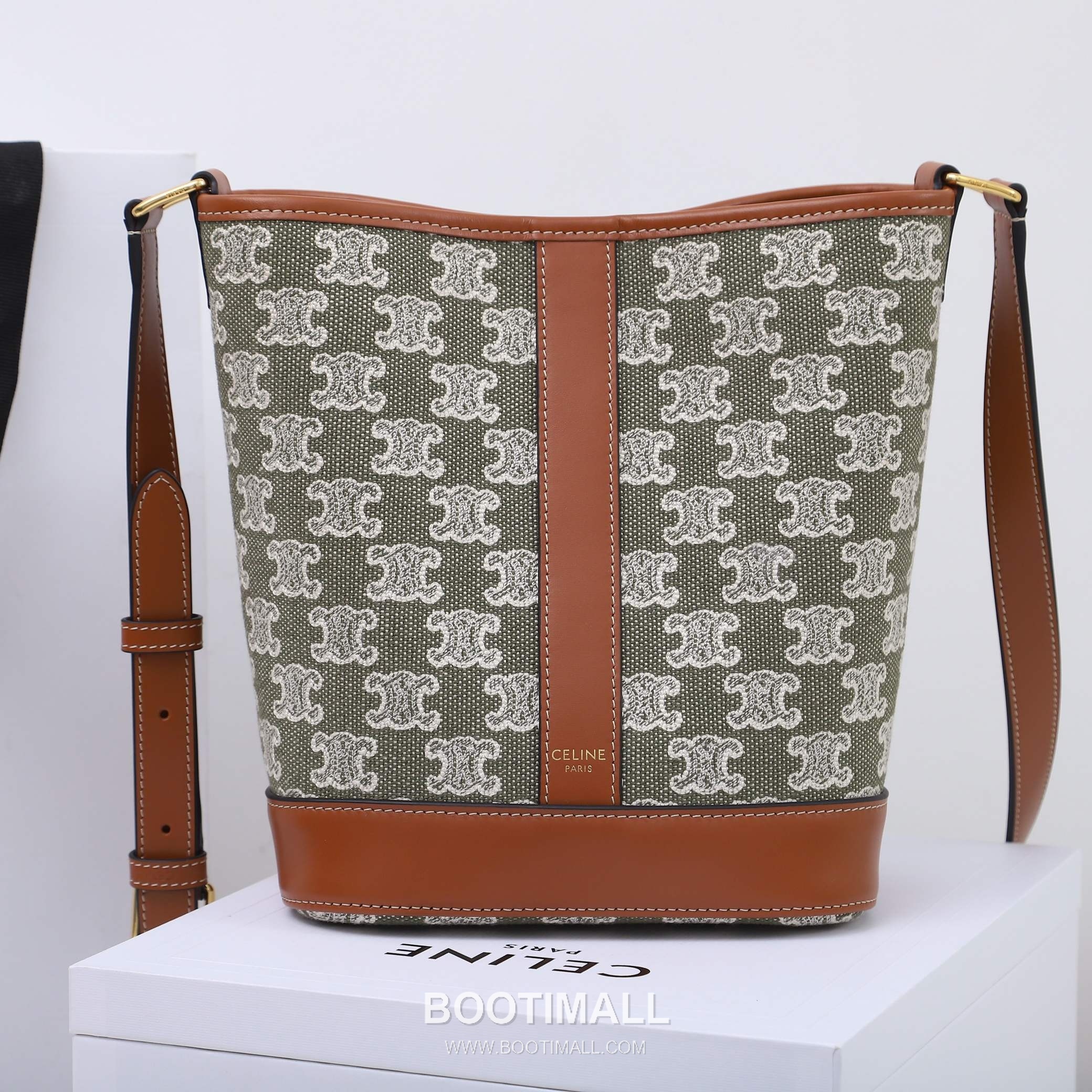 CELINE Triomphe Embroidered Canvas Bucket Bag 191442 셀린느 트리옹프 자수 캔버스 가죽 트리밍 버킷백 30cm 5