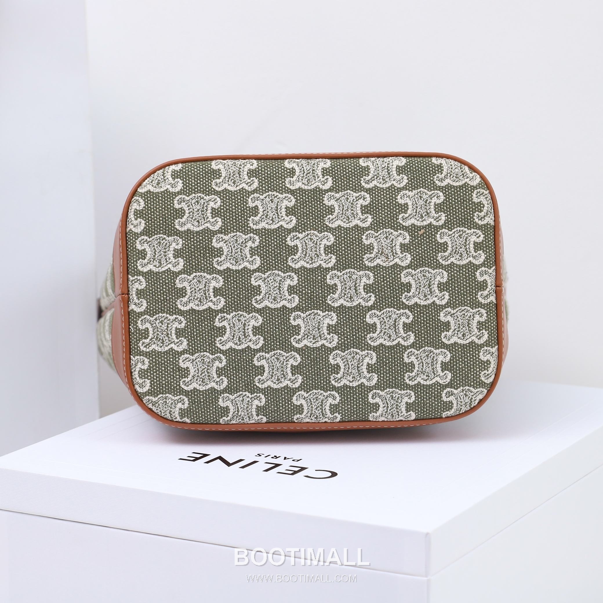 CELINE Triomphe Embroidered Canvas Bucket Bag 191442 셀린느 트리옹프 자수 캔버스 가죽 트리밍 버킷백 30cm 7