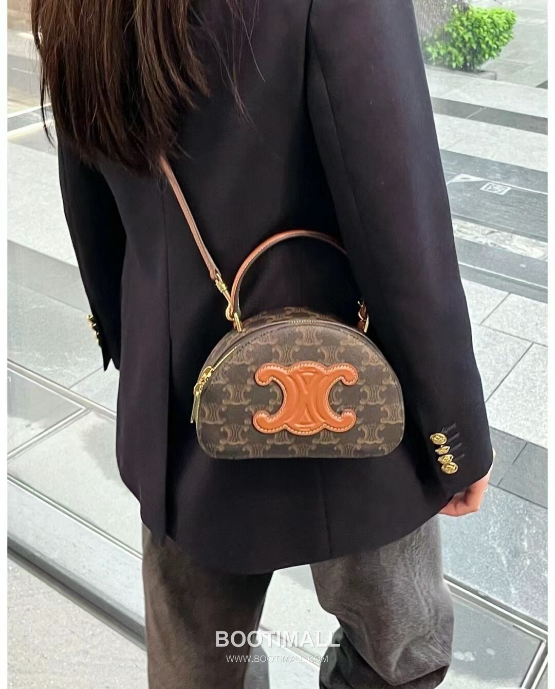 Celine Triomphe Monogram Half-Moon Italian Cowhide Brown Top Handle Bag 셀린느 트리옹프 모노그램 하프문 10K642 이탈리아 소가죽 브라운 탑핸들백 18cm 5