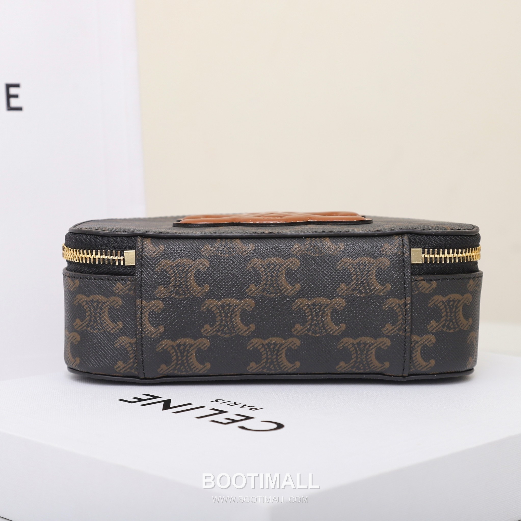 Celine Triomphe Monogram Half-Moon Italian Cowhide Brown Top Handle Bag 셀린느 트리옹프 모노그램 하프문 10K642 이탈리아 소가죽 브라운 탑핸들백 18cm 17