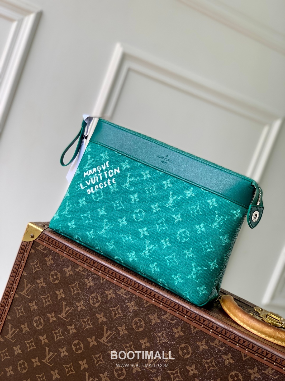 Louis Vuitton Pochette Voyage Souple Monogram Eclipse Canvas Clutch Bag M12665 루이비통 포쉐트 보야주 수플 모노그램 이클립스 캔버스 클러치백 32cm 1