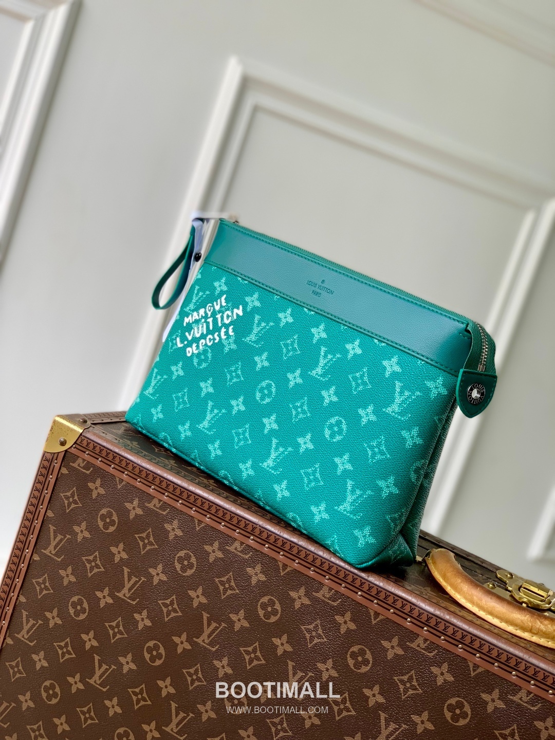 Louis Vuitton Pochette Voyage Souple Monogram Eclipse Canvas Clutch Bag M12665 루이비통 포쉐트 보야주 수플 모노그램 이클립스 캔버스 클러치백 32cm 2