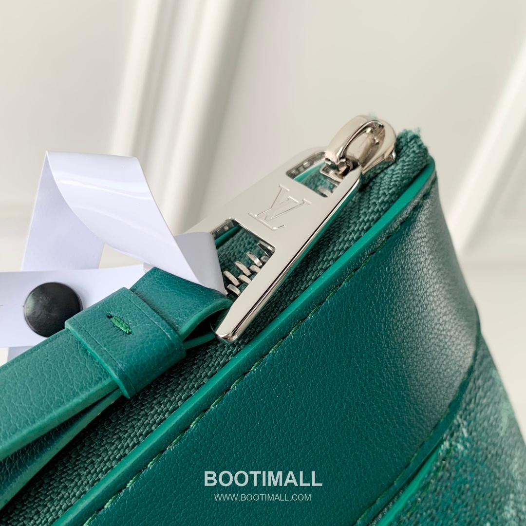 Louis Vuitton Pochette Voyage Souple Monogram Eclipse Canvas Clutch Bag M12665 루이비통 포쉐트 보야주 수플 모노그램 이클립스 캔버스 클러치백 32cm 6