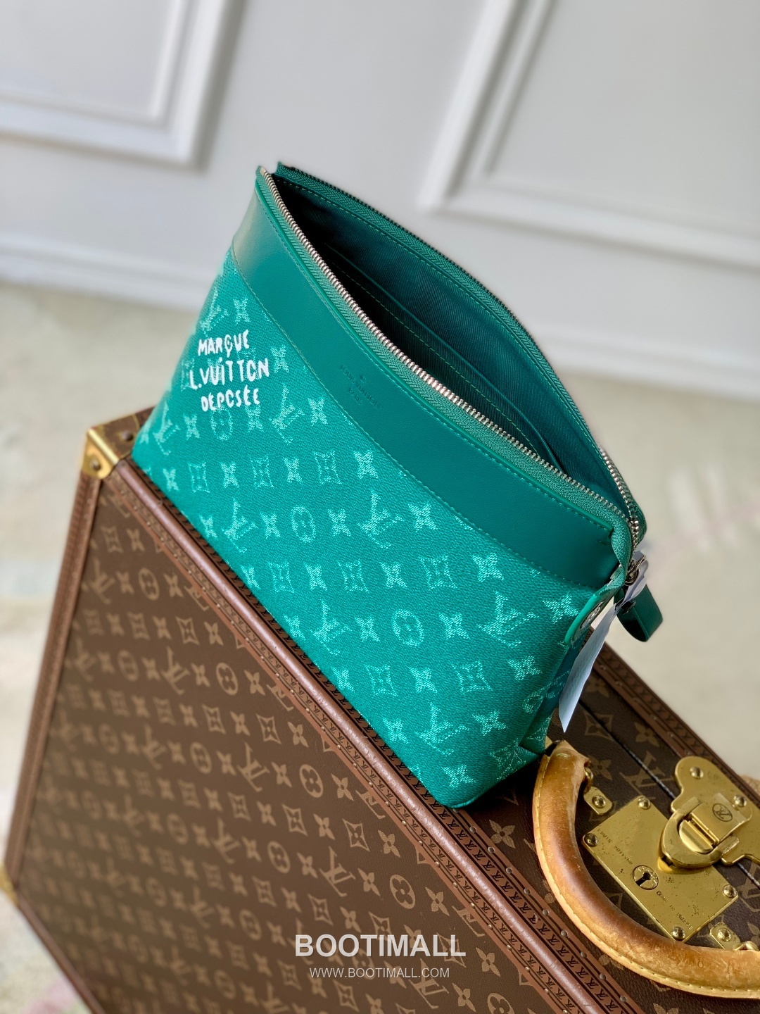 Louis Vuitton Pochette Voyage Souple Monogram Eclipse Canvas Clutch Bag M12665 루이비통 포쉐트 보야주 수플 모노그램 이클립스 캔버스 클러치백 32cm 9
