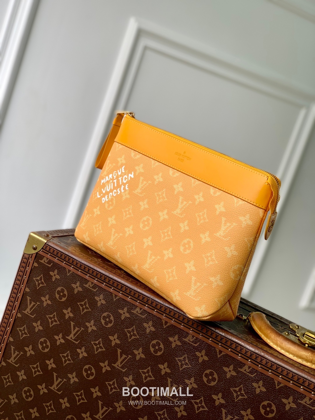 Louis Vuitton Pochette Voyage Souple Monogram Eclipse Canvas Clutch Bag M12665 루이비통 포쉐트 보야주 수플 모노그램 이클립스 캔버스 클러치백 32cm 2